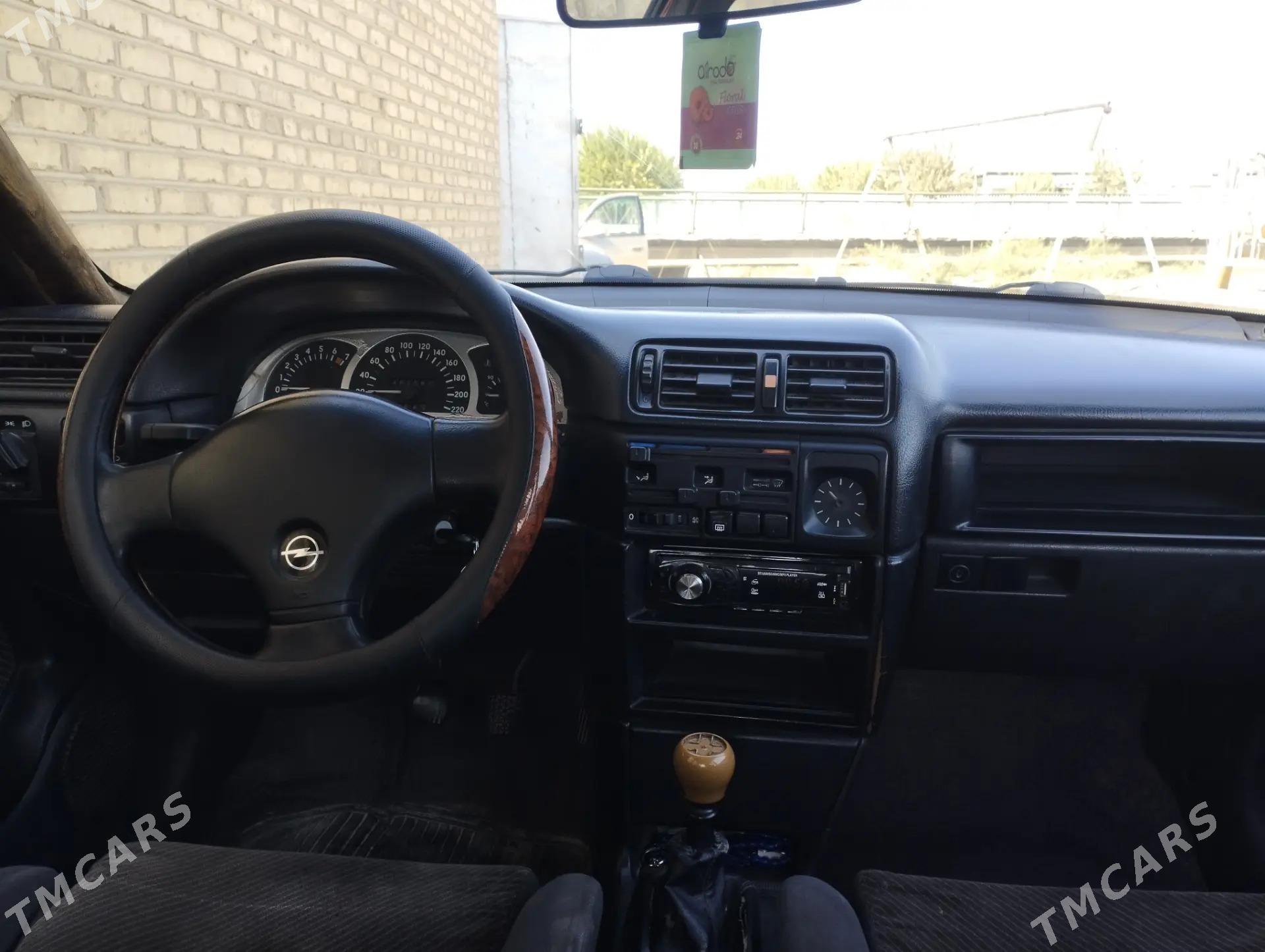 Opel Vectra 1991 - 35 000 TMT - Mary - img 4