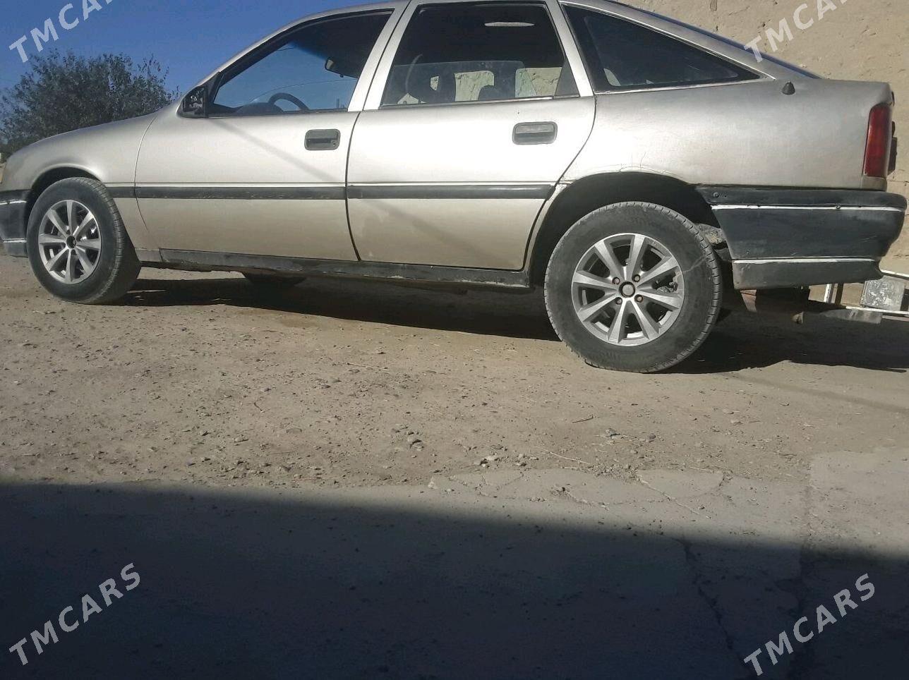 Opel Vectra 1988 - 20 000 TMT - Бахарден - img 2