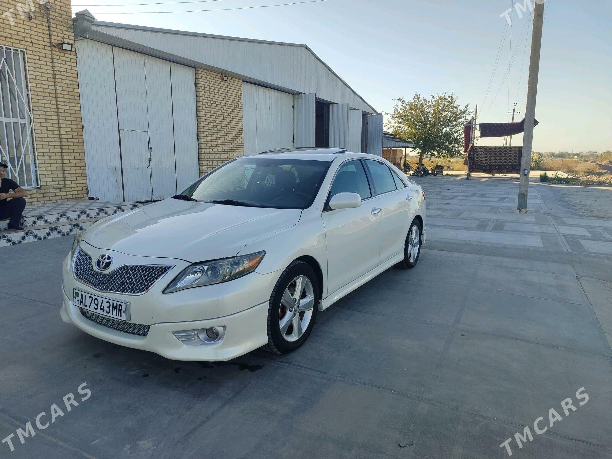 Toyota Camry 2010 - 205 000 TMT - Байрамали - img 3