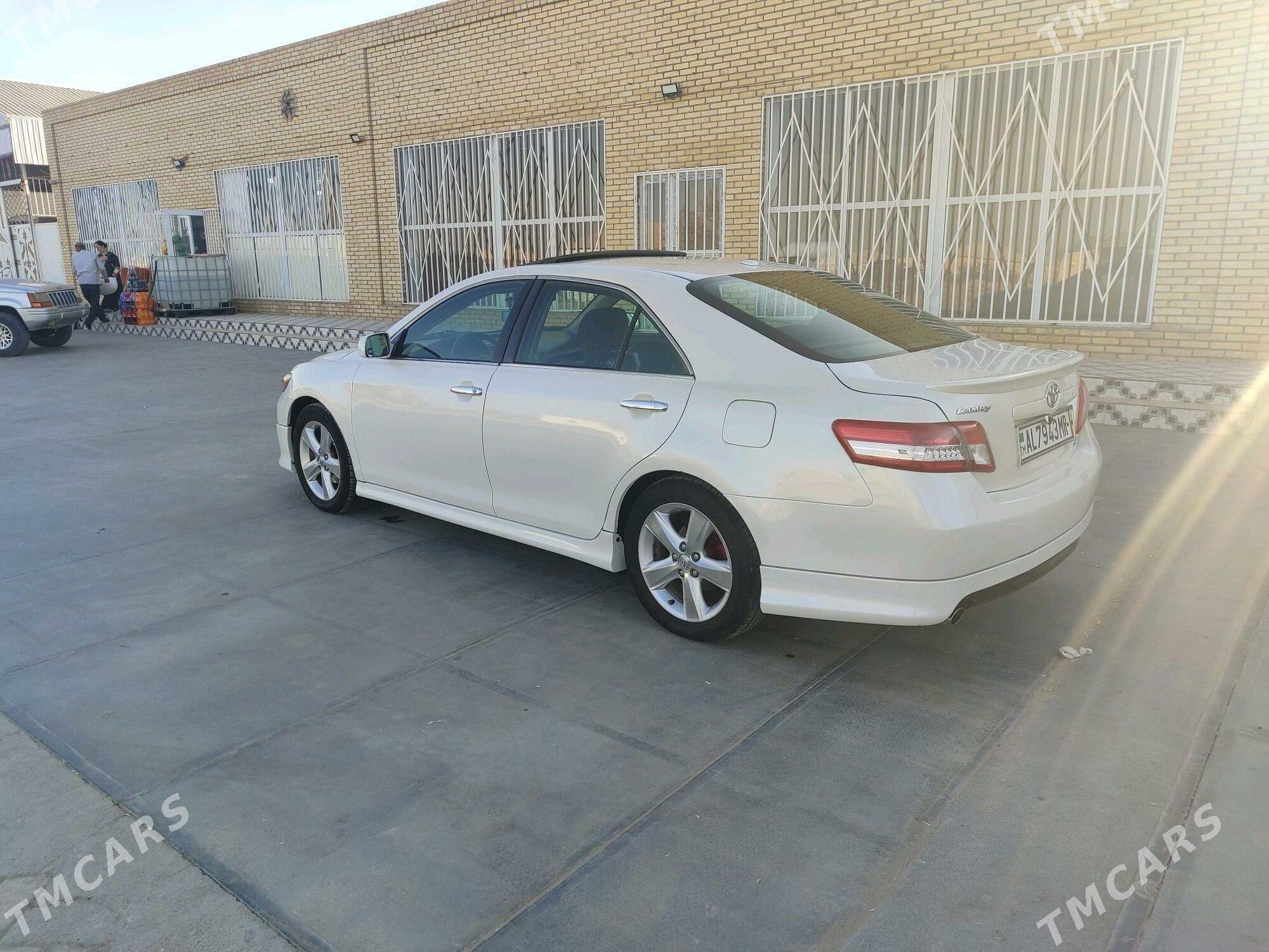 Toyota Camry 2010 - 205 000 TMT - Байрамали - img 4