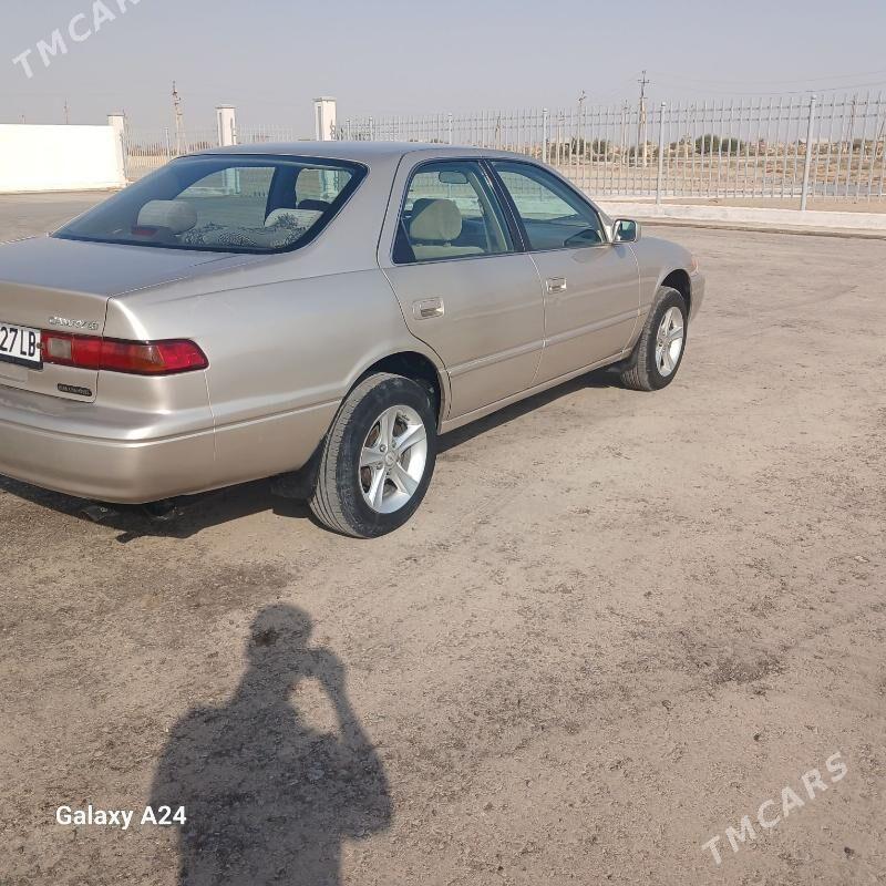 Toyota Camry 1998 - 130 000 TMT - Халач - img 1