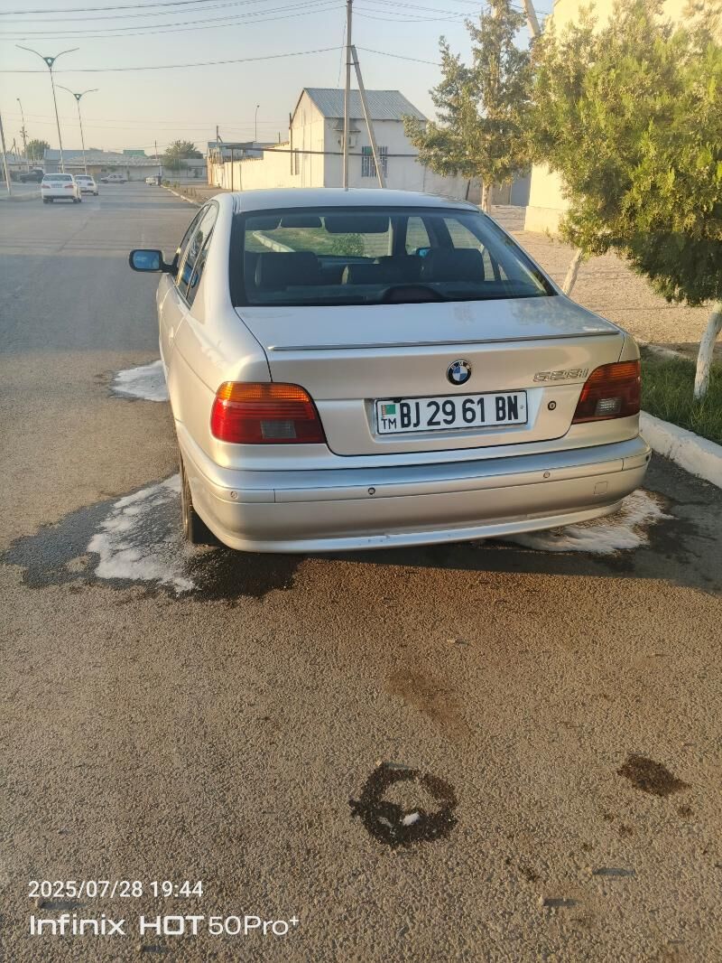 BMW E39 2000 - 130 000 TMT - Gyzylarbat - img 4