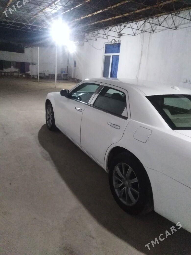 Chrysler 300C 2006 - 110 000 TMT - Saýat - img 1
