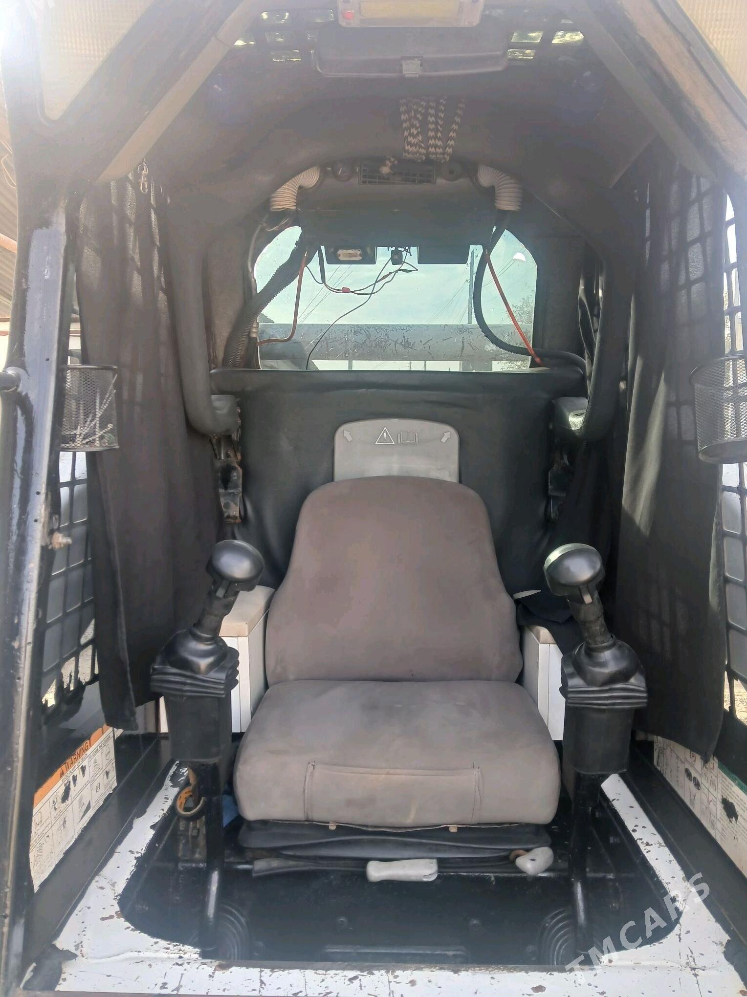 Bobcat S250 2007 - 220 000 TMT - Ýaşlyk - img 2