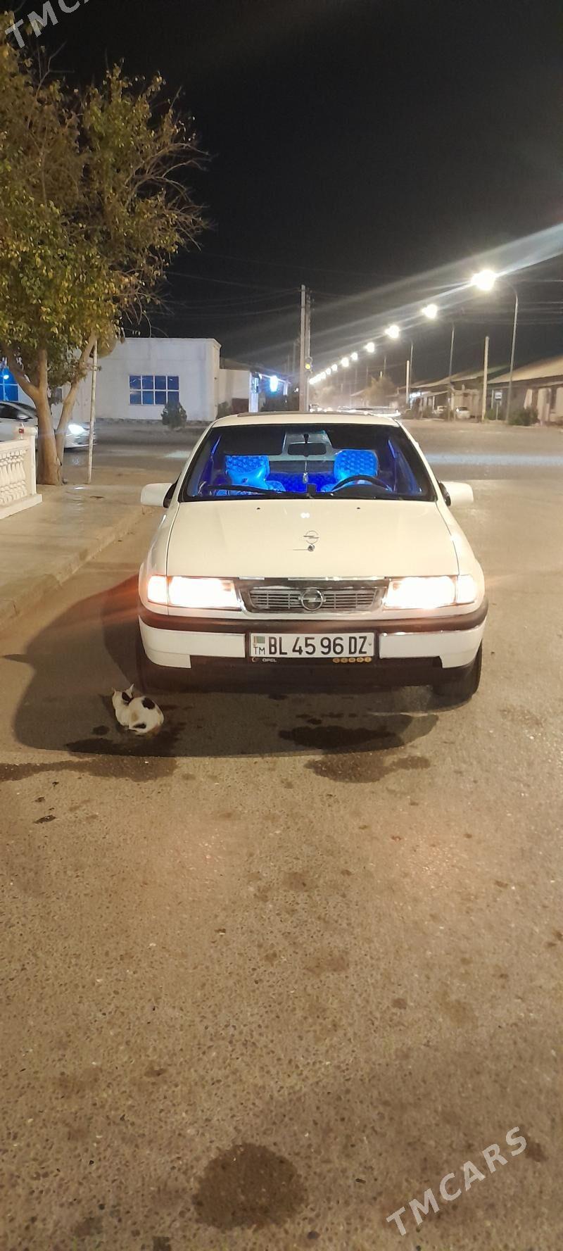 Opel Vectra 1993 - 40 000 TMT - Дашогуз - img 3