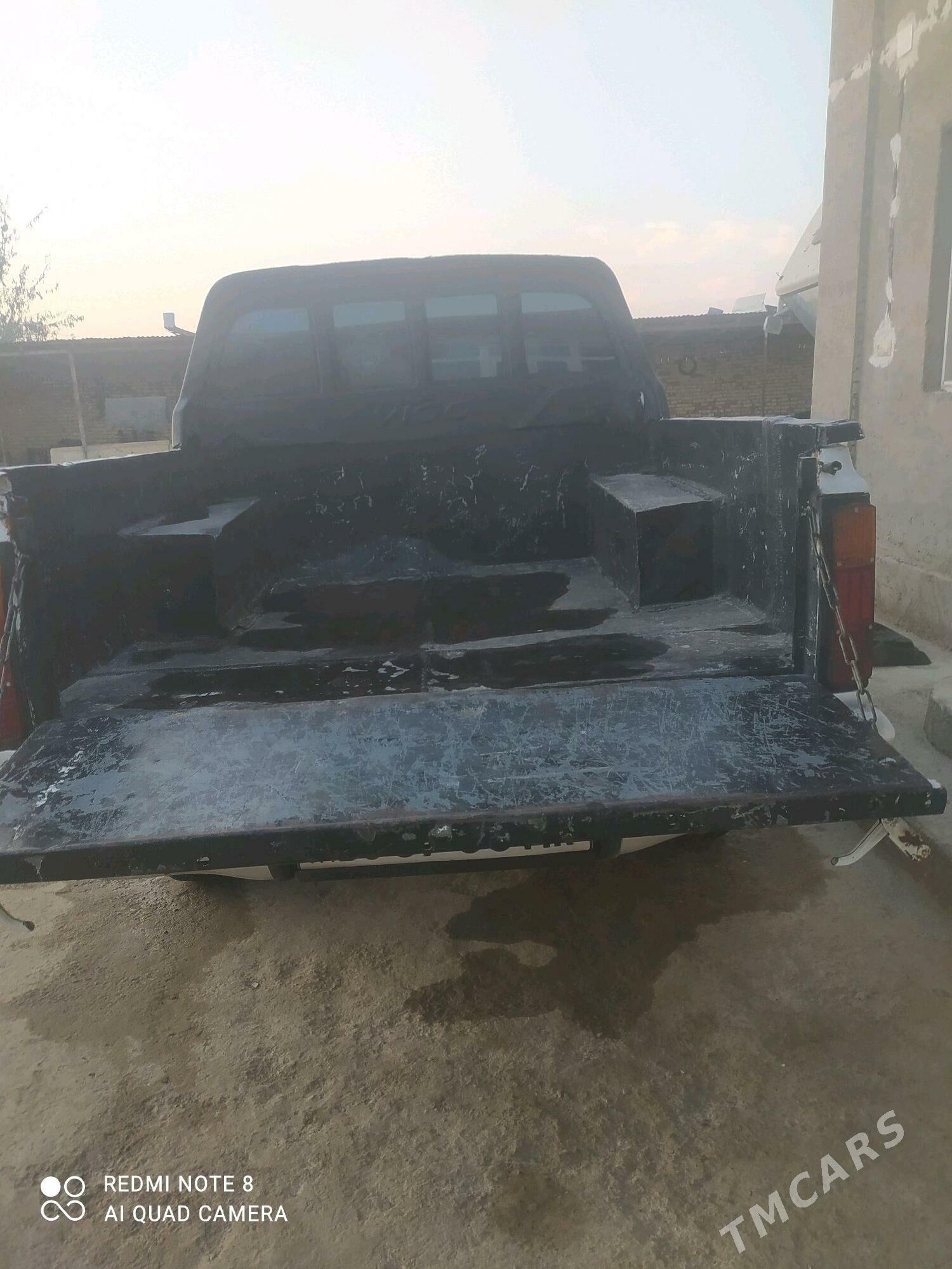Nissan Navara 1987 - 77 000 TMT - Мургап - img 7