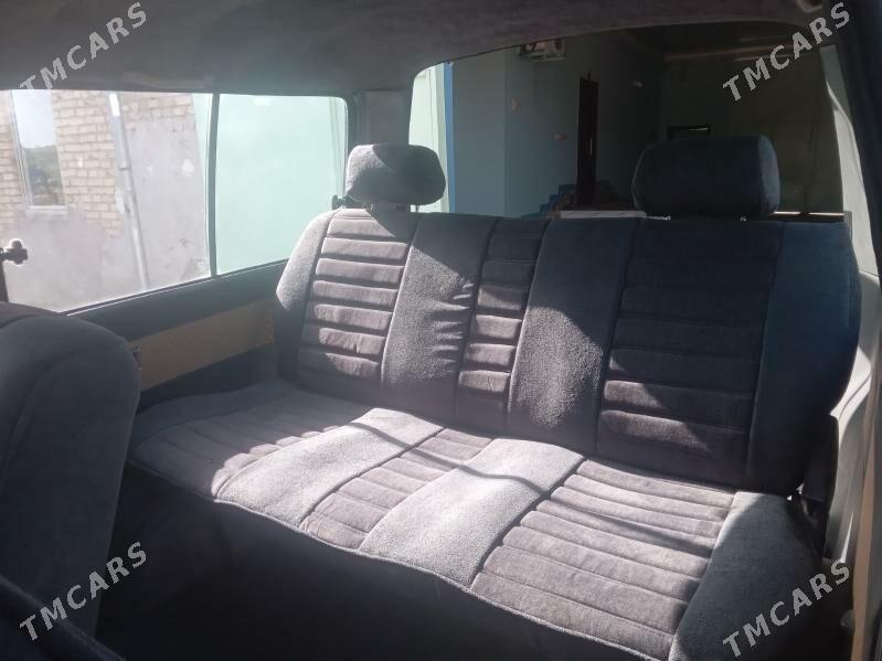 Toyota Hiace 1990 - 75 000 TMT - Мары - img 6