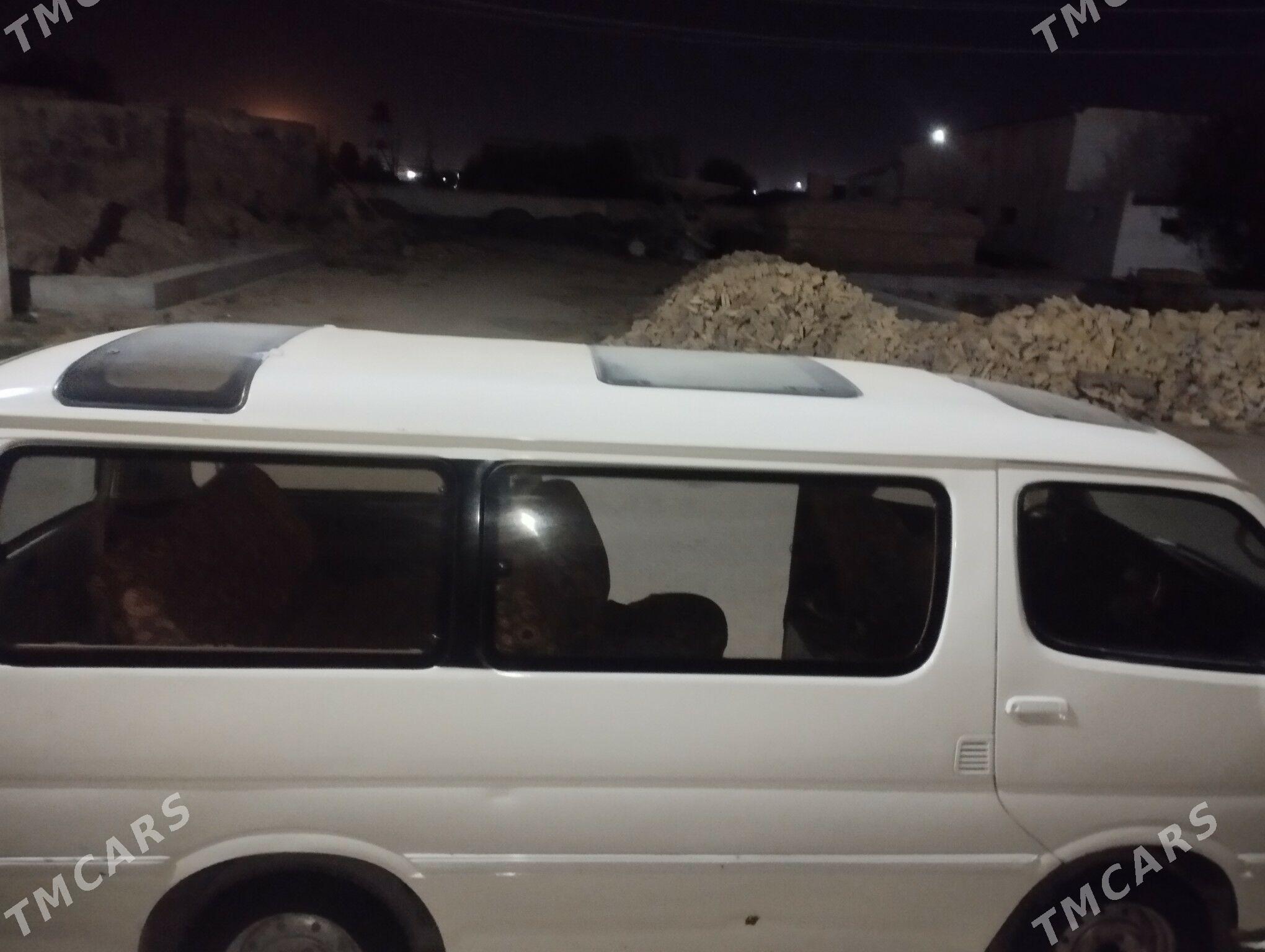 Toyota Hiace 1991 - 60 000 TMT - Мары - img 4