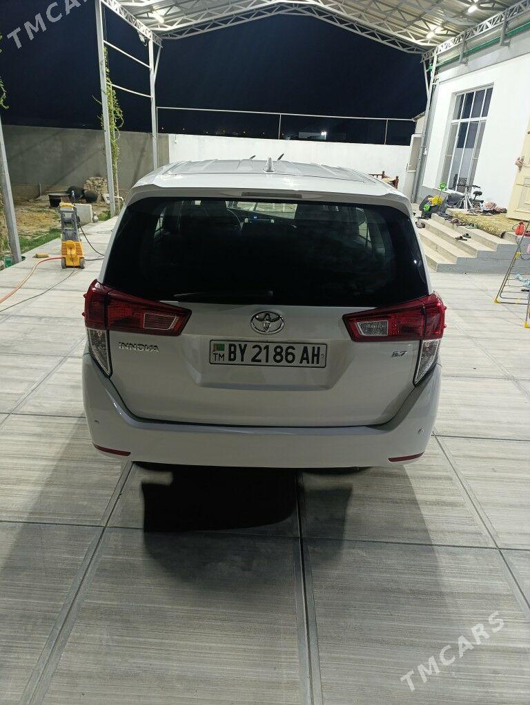 Toyota Innova 2020 - 245 000 TMT - Гёкдепе - img 1
