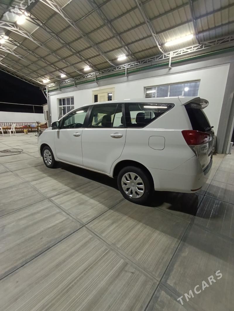 Toyota Innova 2020 - 245 000 TMT - Гёкдепе - img 4