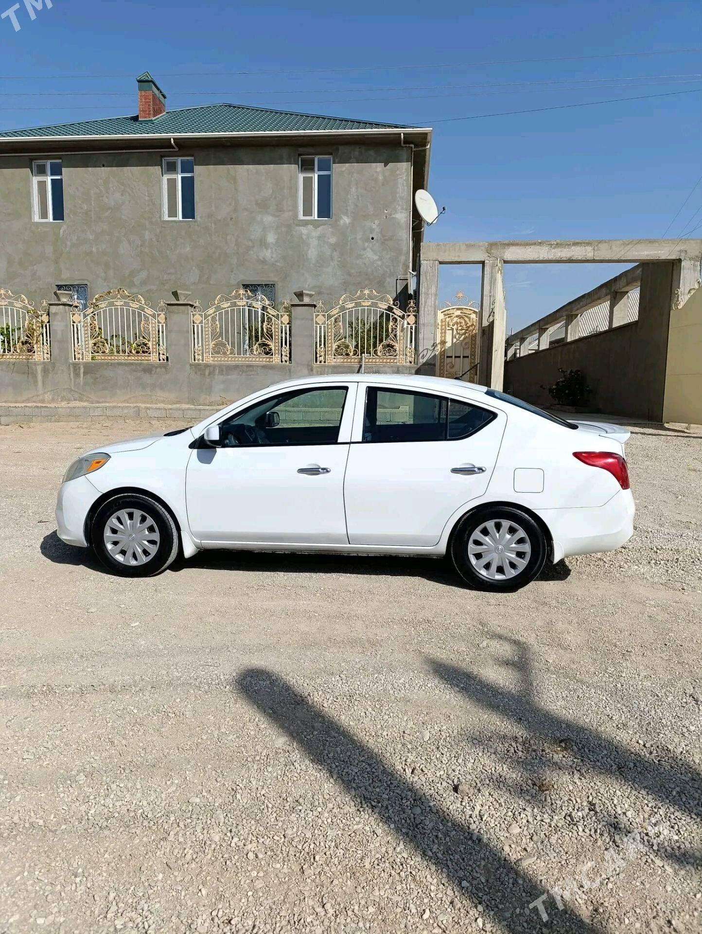 Nissan Versa 2013 - 122 000 TMT - Балканабат - img 6