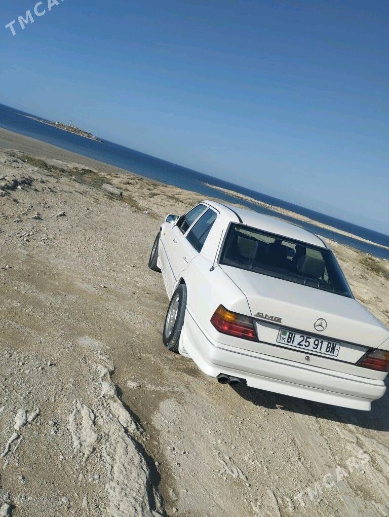 Mercedes-Benz 300E 1989 - 32 000 TMT - Карабогаз - img 4