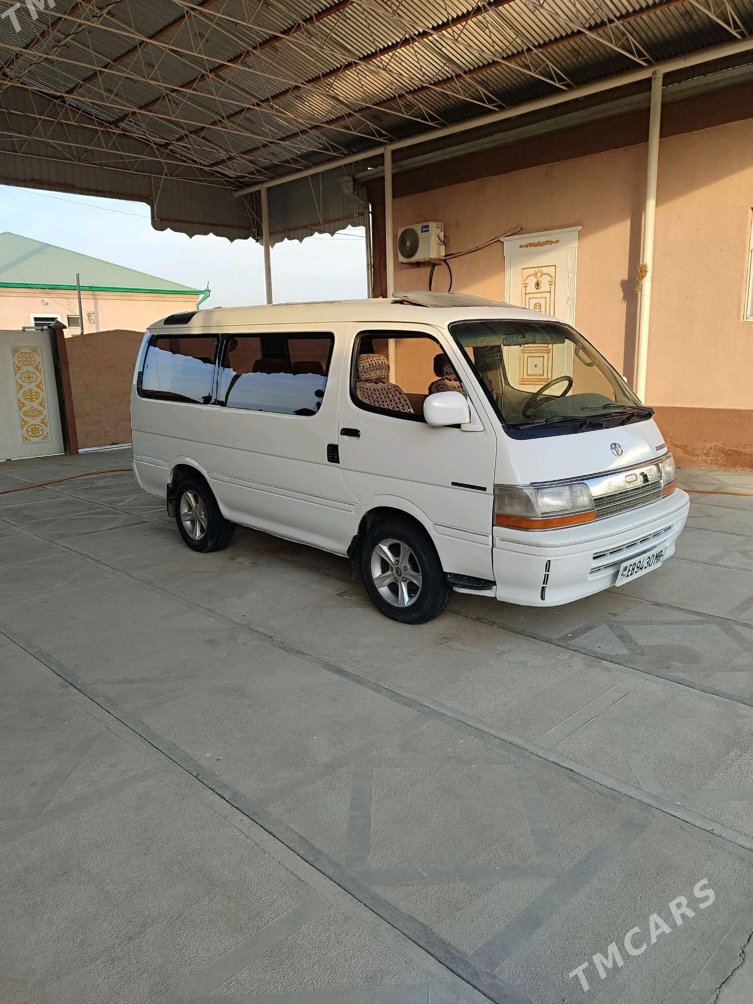 Toyota Hiace 1993 - 72 000 TMT - Мары - img 1