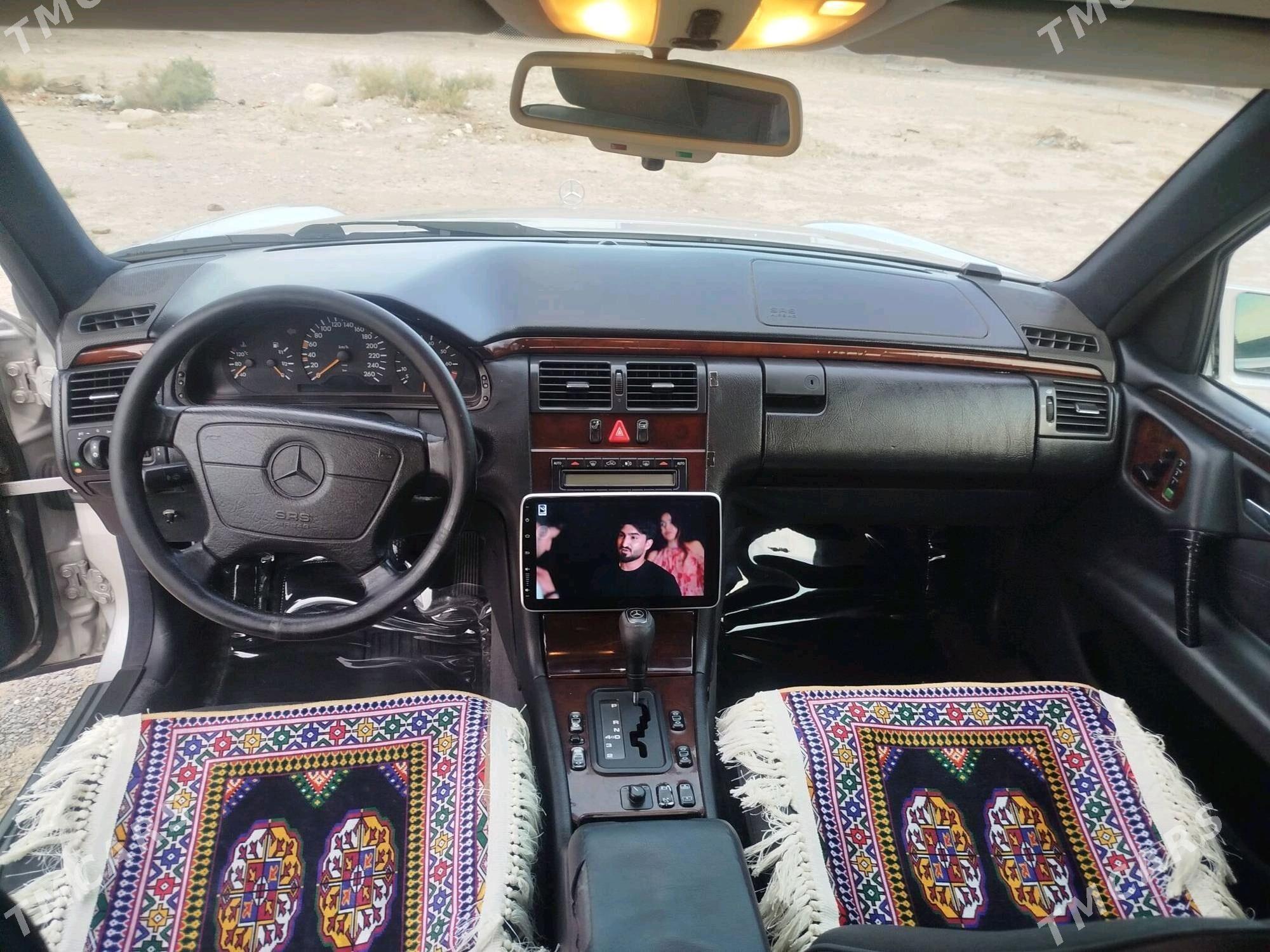 Mercedes-Benz E320 1996 - 107 000 TMT - Гызыларбат - img 8