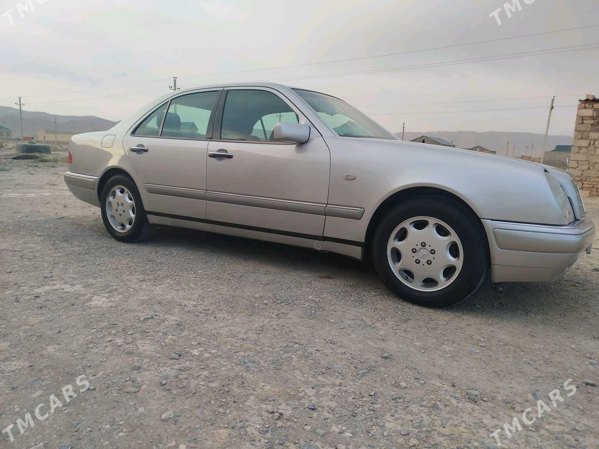 Mercedes-Benz E320 1996 - 107 000 TMT - Гызыларбат - img 4