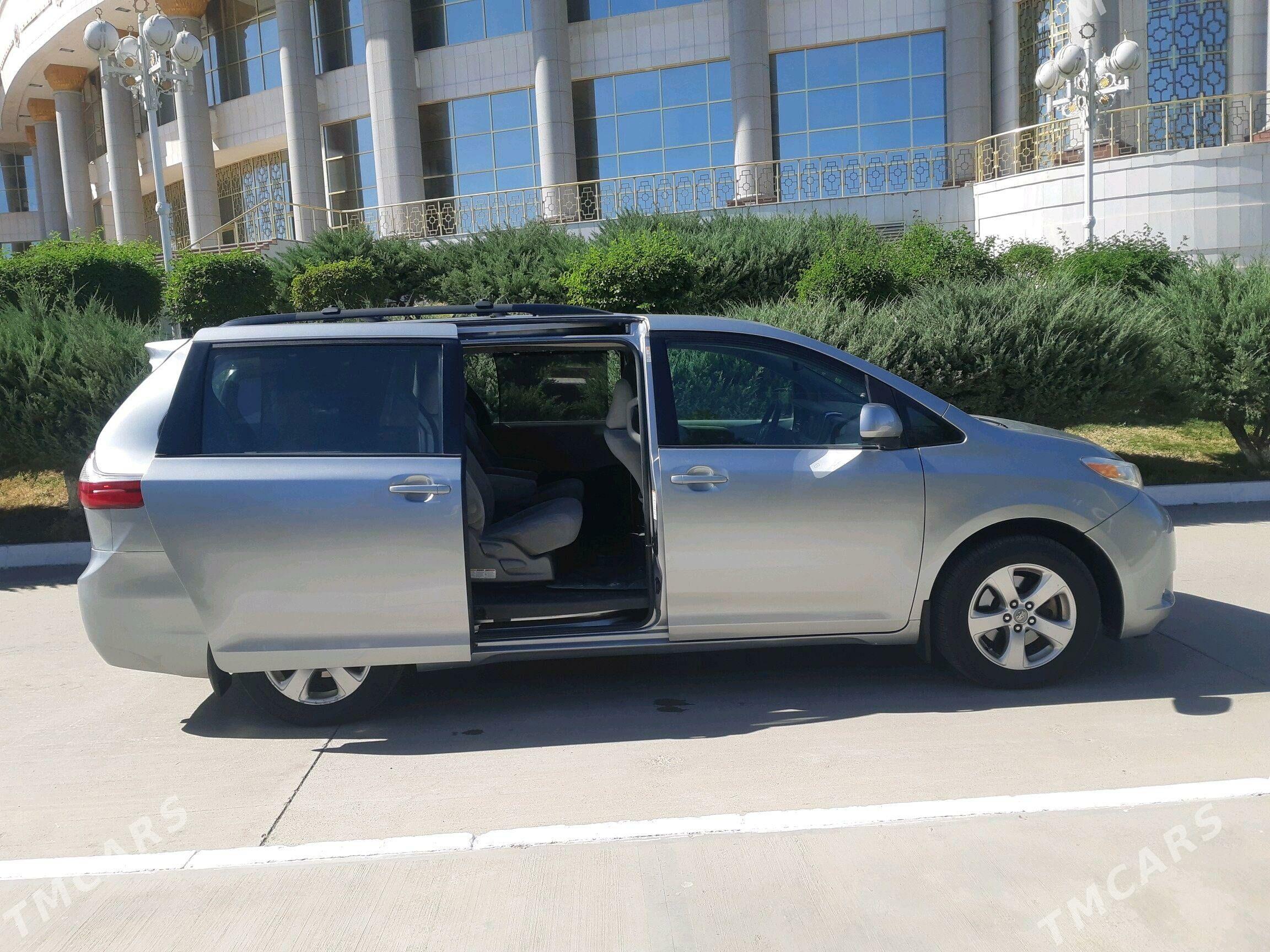 Toyota Sienna 2016 - 360 000 TMT - Мары - img 10