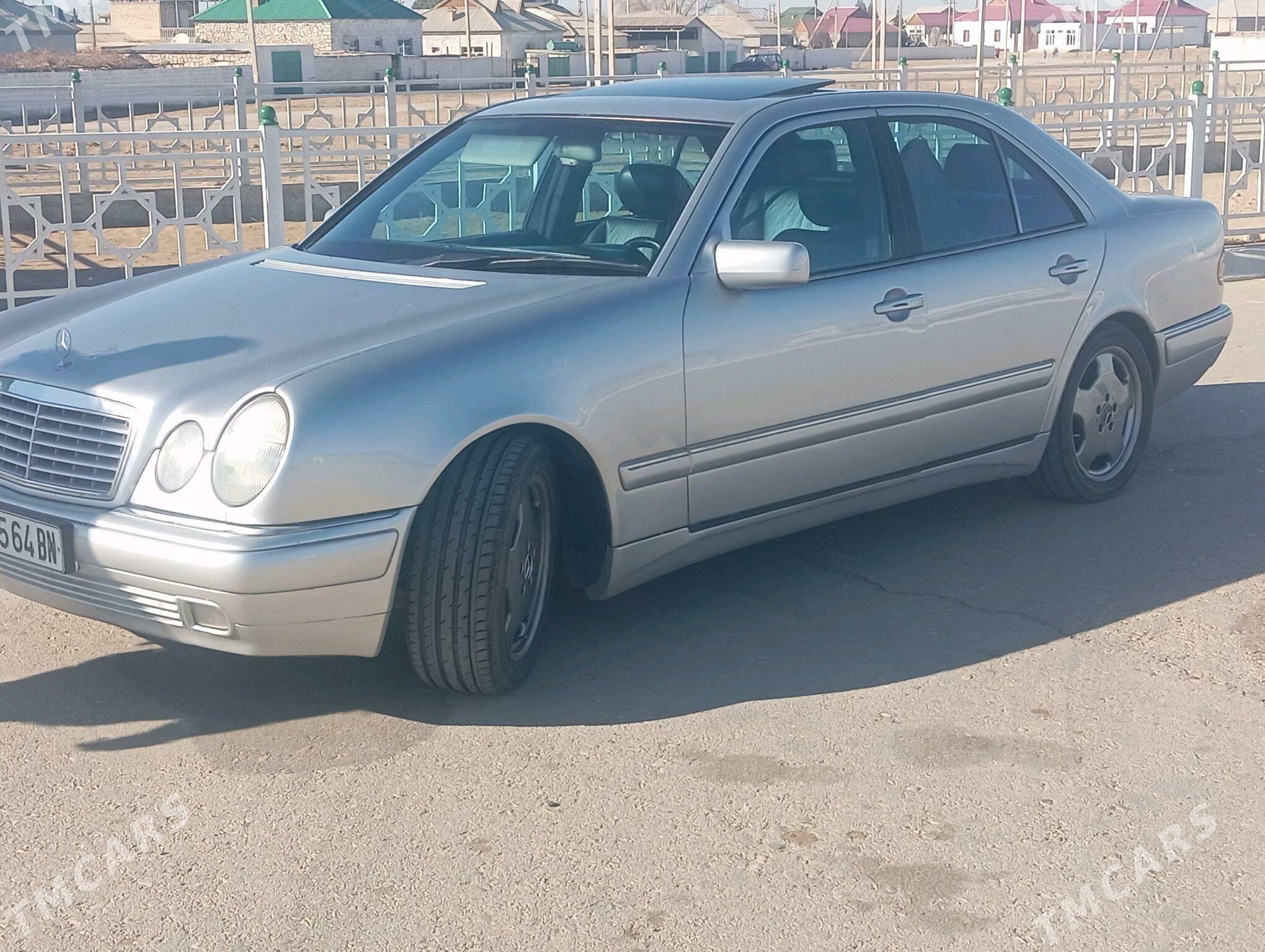 Mercedes-Benz E320 1998 - 140 000 TMT - Туркменбаши - img 4