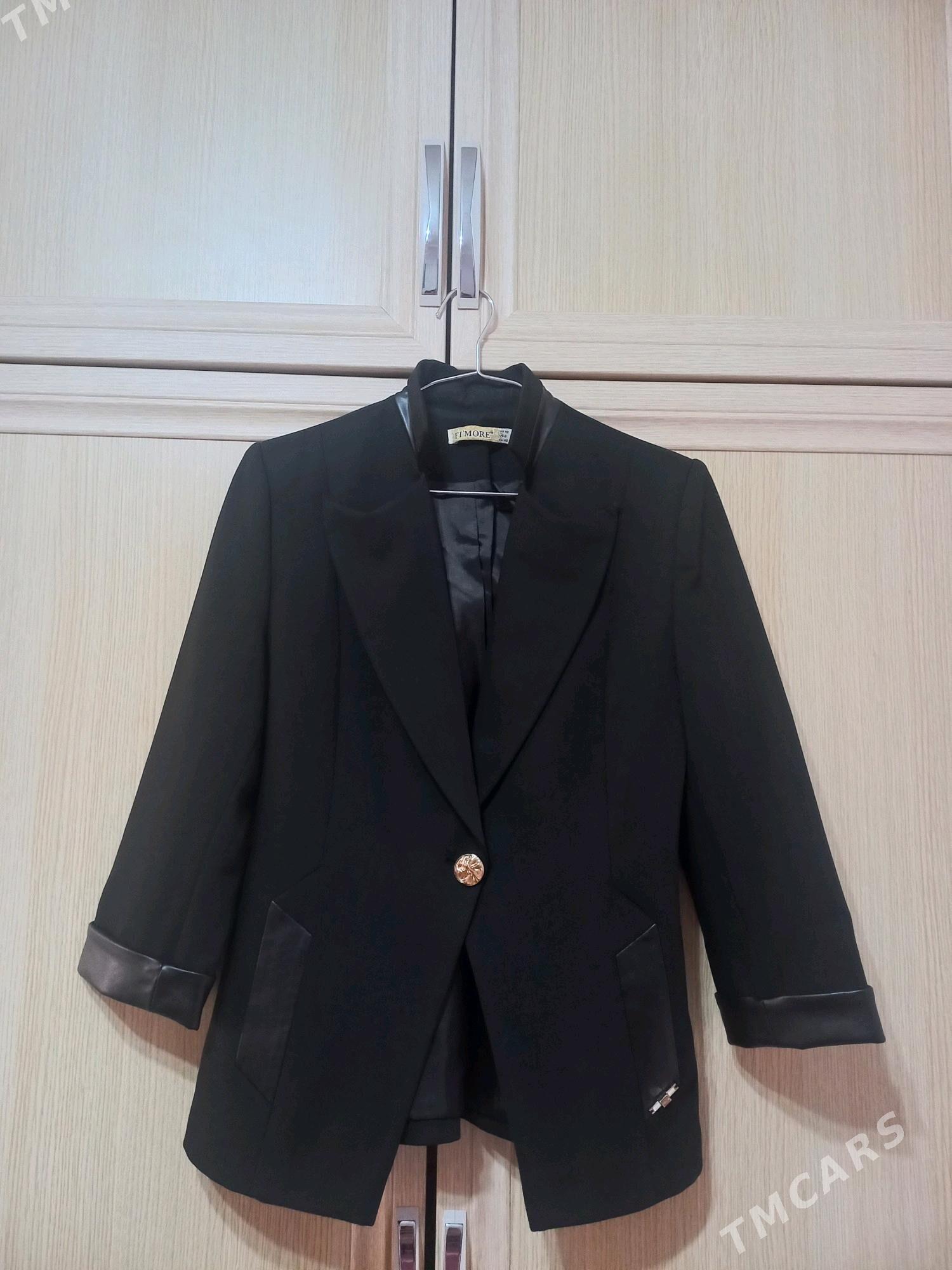 Gara kostyum/penjek - Туркменбаши - img 1