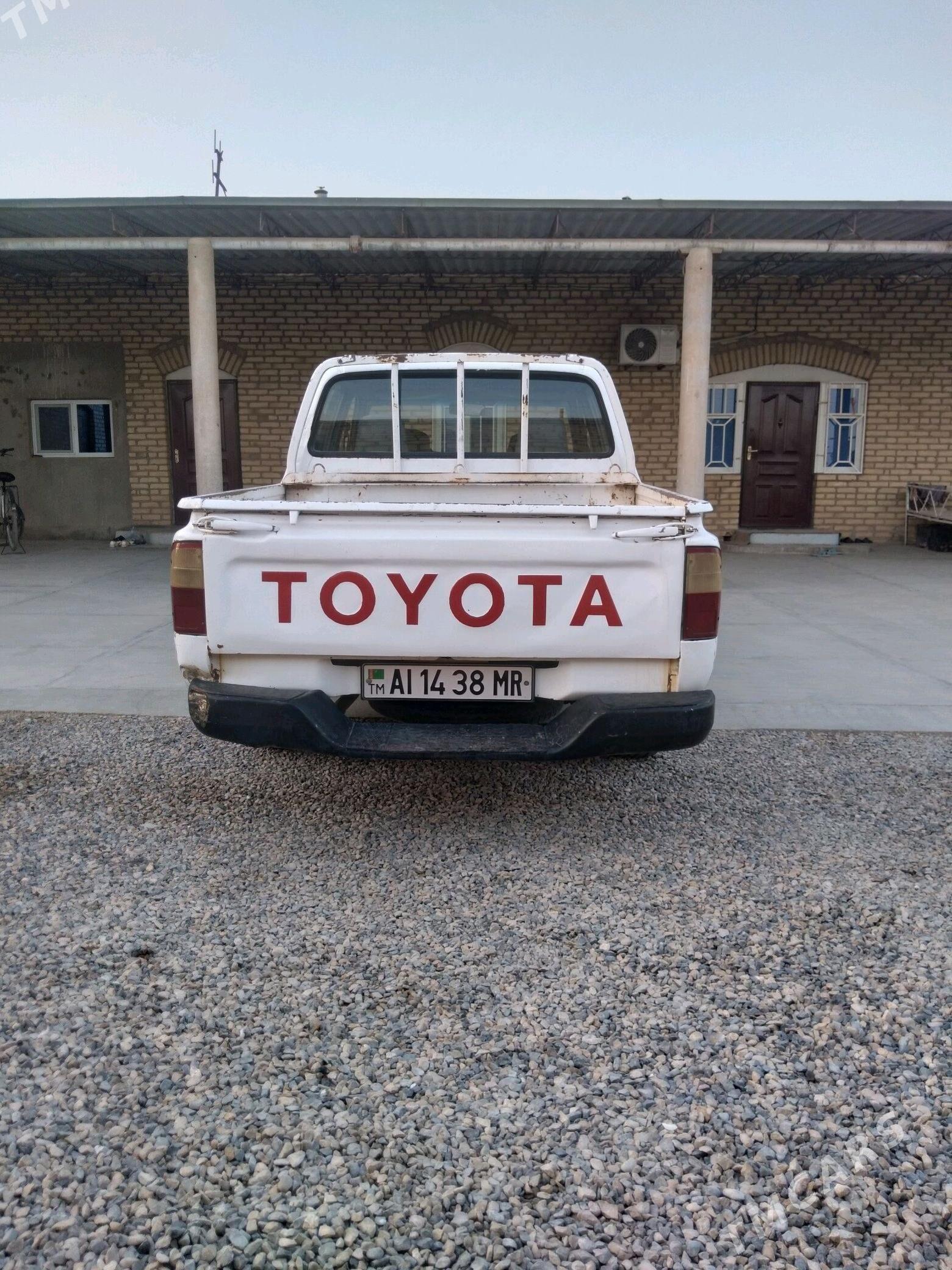 Toyota Hilux 2003 - 65 000 TMT - Мары - img 1