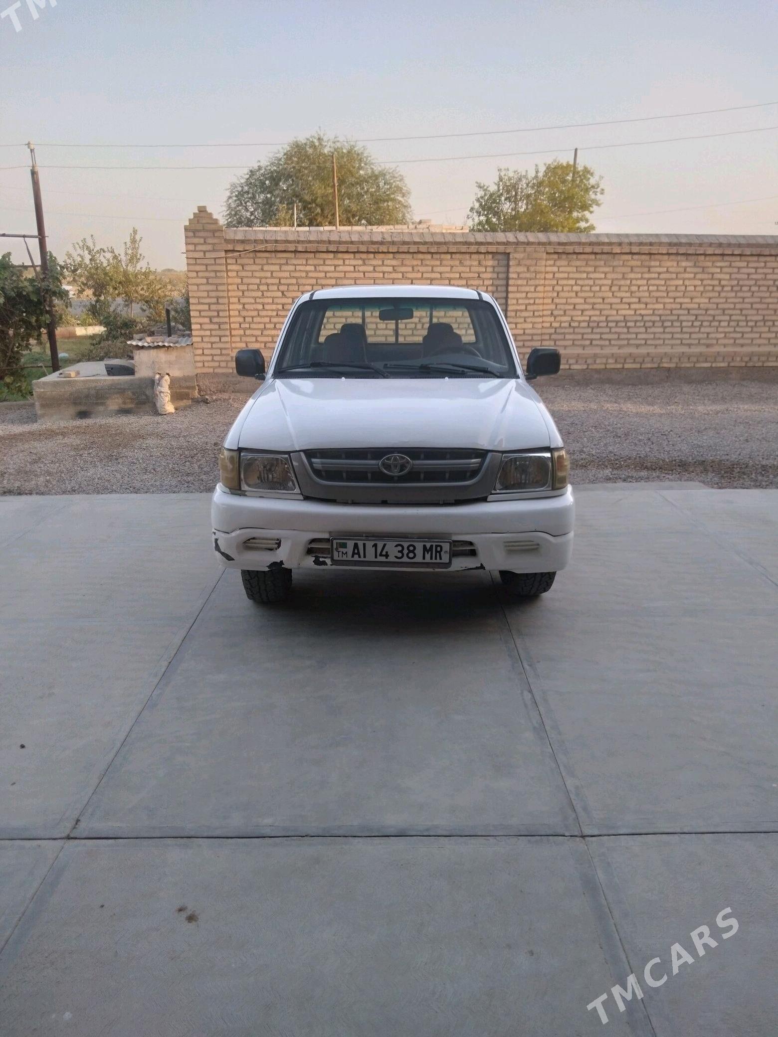 Toyota Hilux 2003 - 65 000 TMT - Мары - img 4