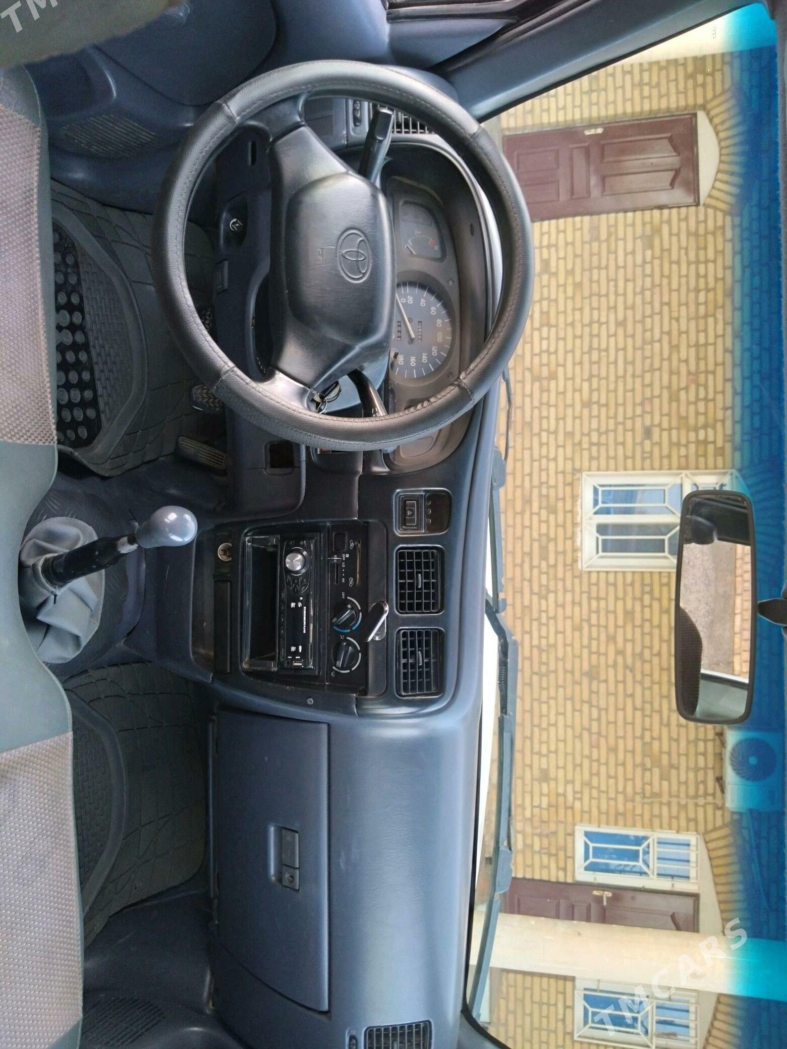 Toyota Hilux 2003 - 65 000 TMT - Мары - img 2