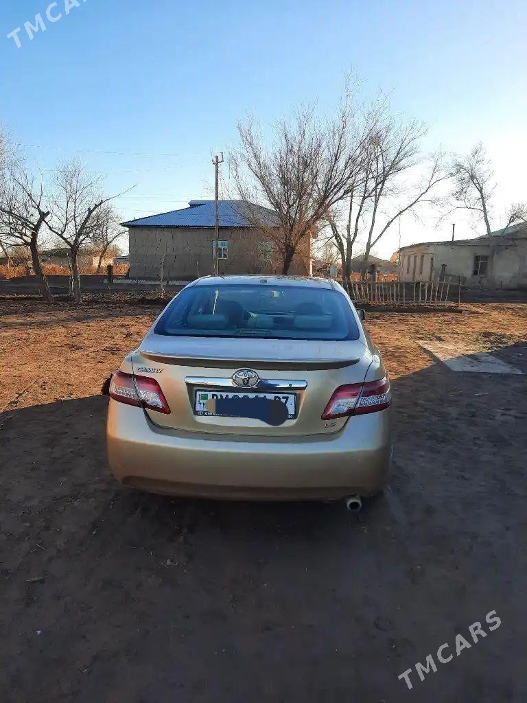 Toyota Camry 2010 - 230 000 TMT - етр. Туркменбаши - img 2