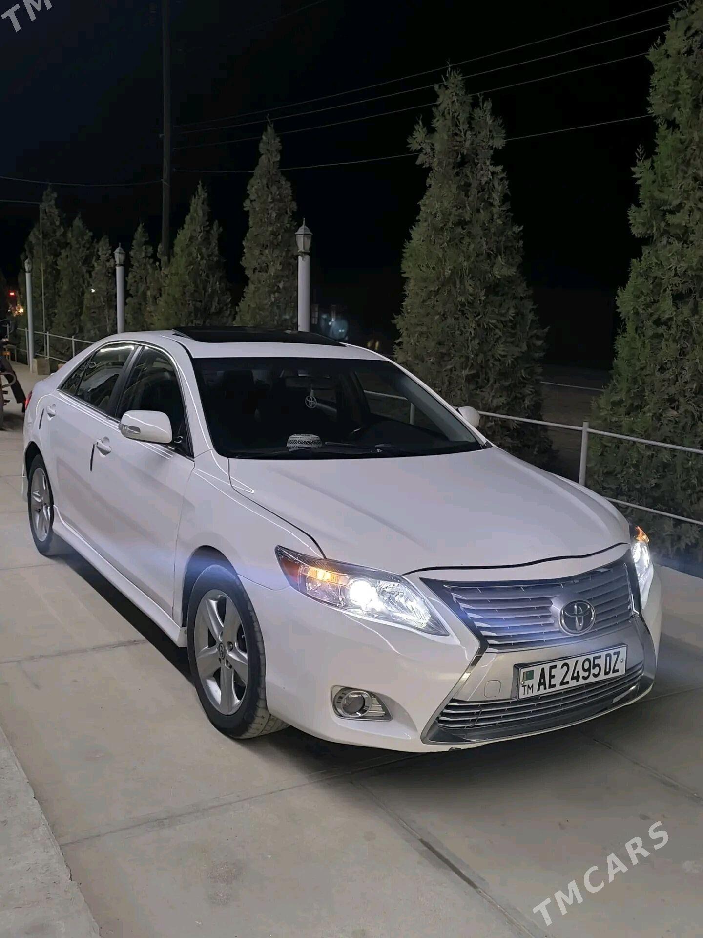 Toyota Camry 2010 - 250 000 TMT - Акдепе - img 1