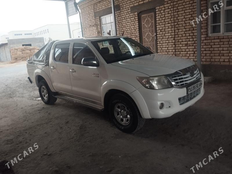 Toyota Hilux 2012 - 350 000 TMT - Бахарден - img 1