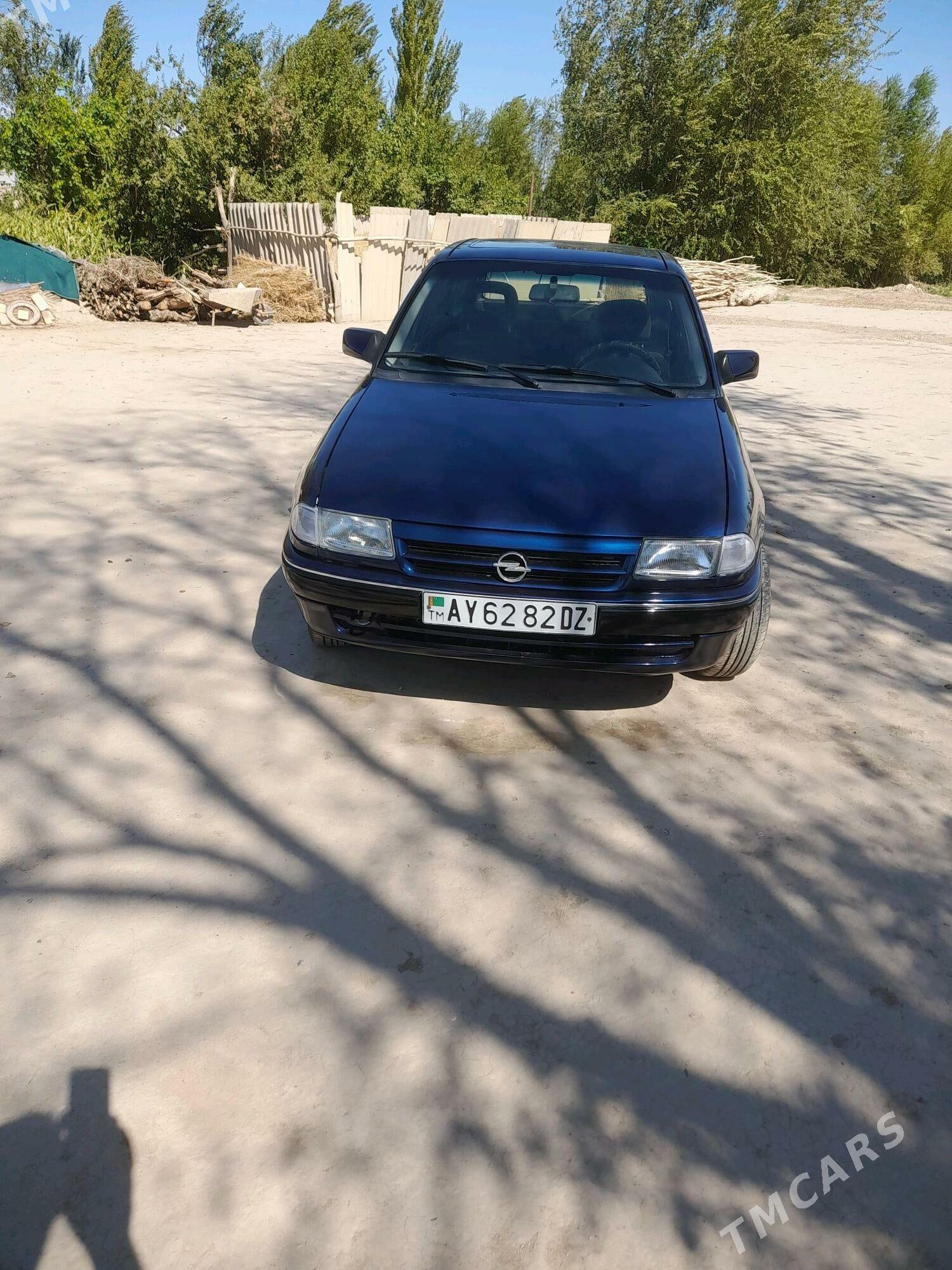Opel Astra 1993 - 40 000 TMT - Гурбансолтан Едже - img 3