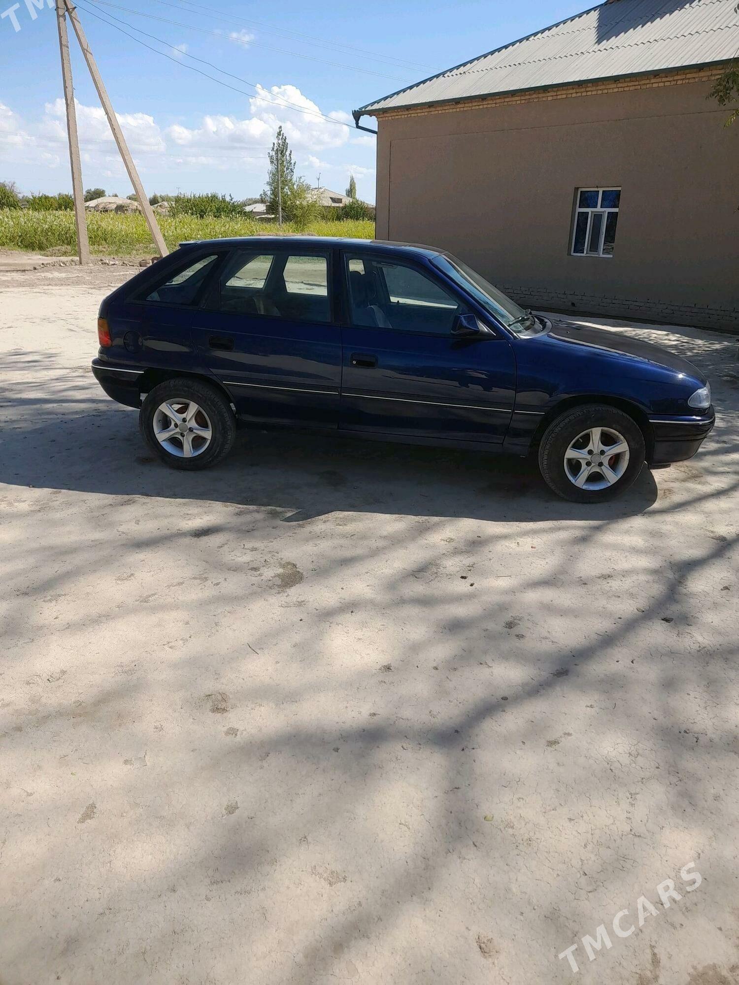 Opel Astra 1993 - 40 000 TMT - Гурбансолтан Едже - img 4