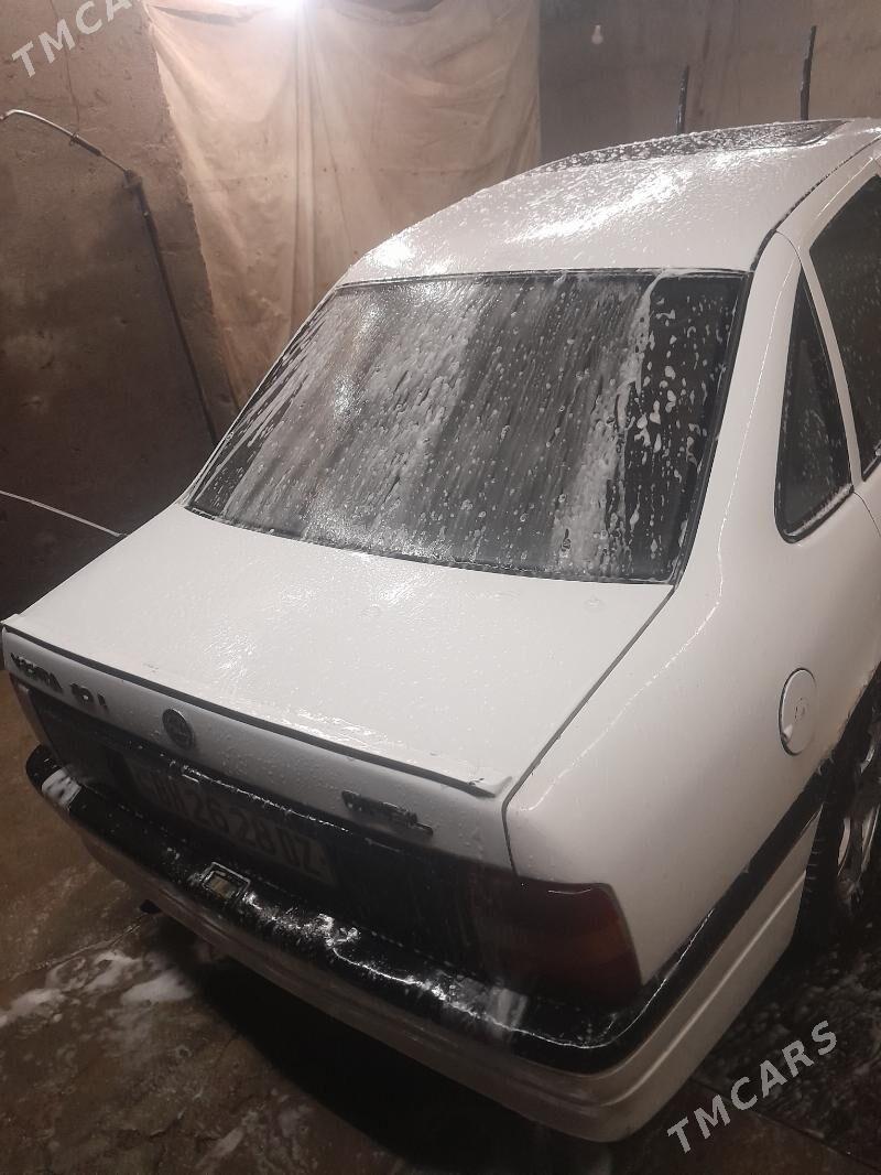 Opel Vectra 1990 - 35 000 TMT - Гурбансолтан Едже - img 4