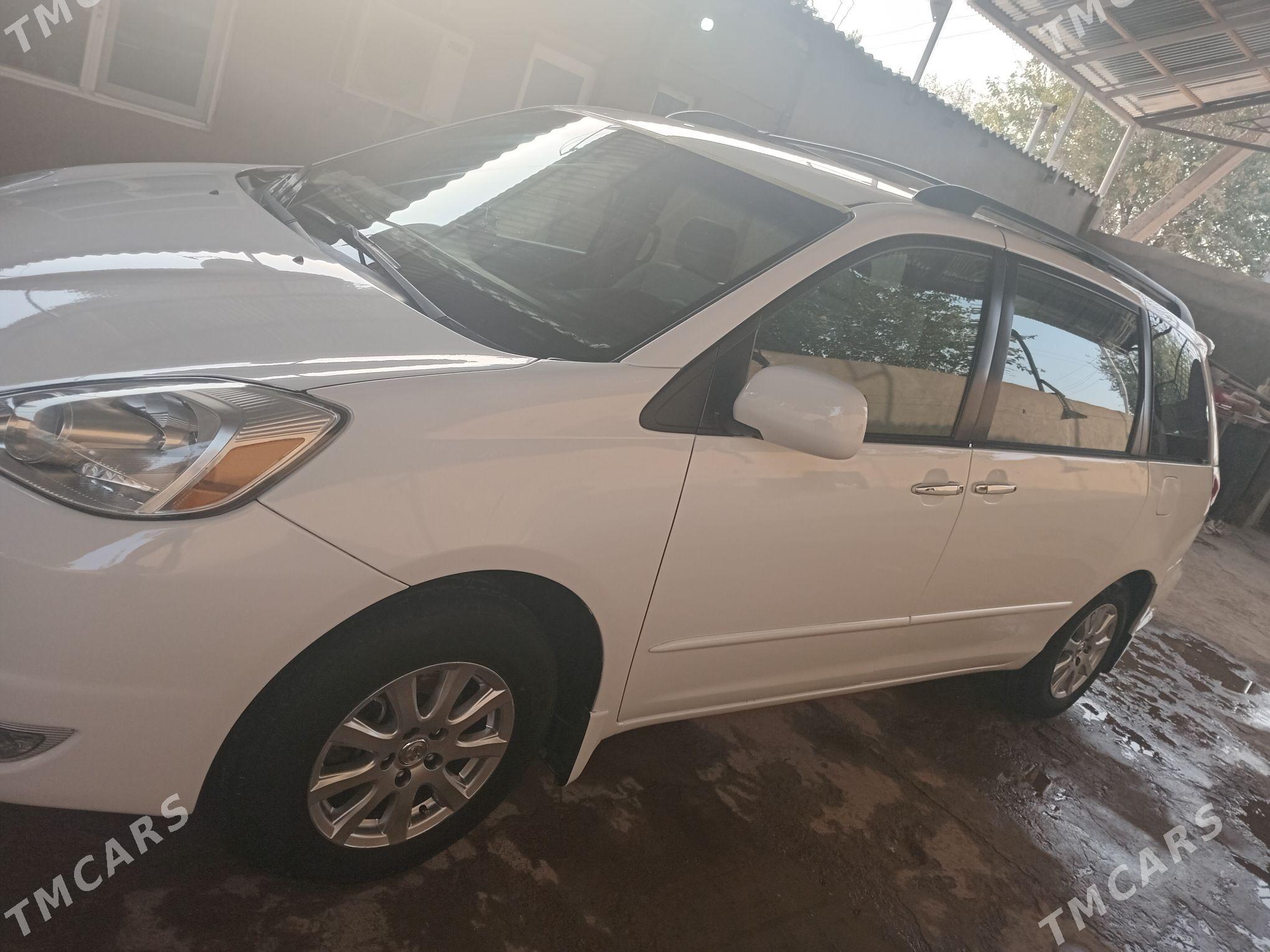 Toyota Sienna 2004 - 240 000 TMT - Теджен - img 3