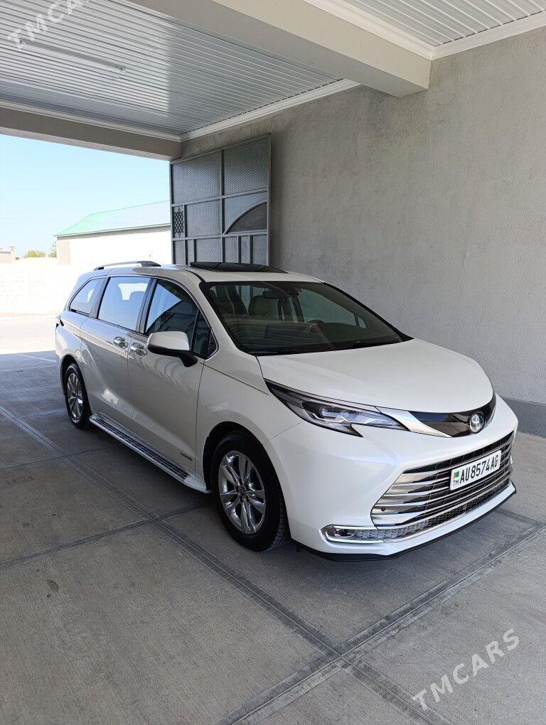 Toyota Sienna 2021 - 550 000 TMT - Бузмеин - img 1