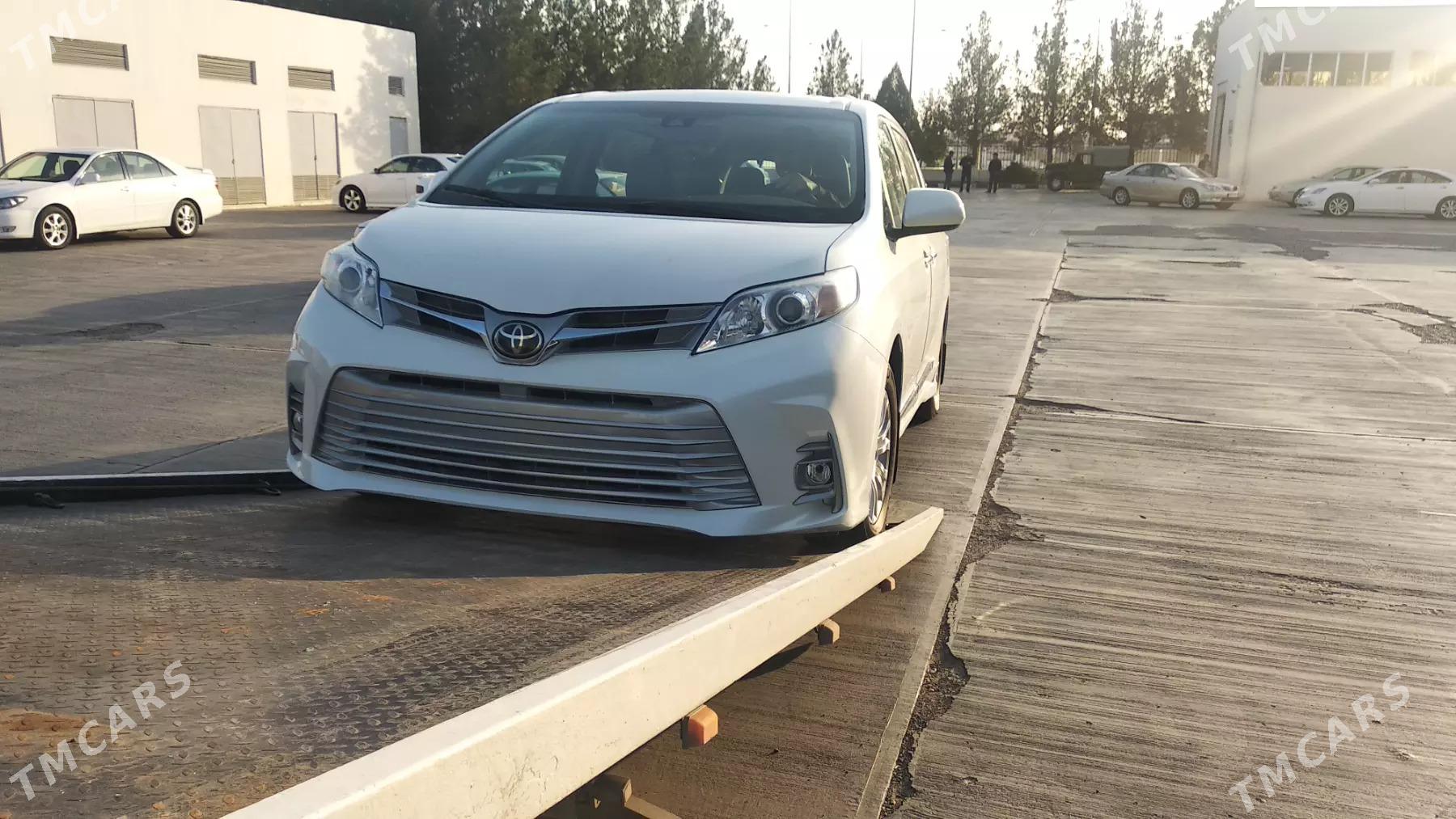 Toyota Sienna 2019 - 480 000 TMT - Туркменабат - img 7