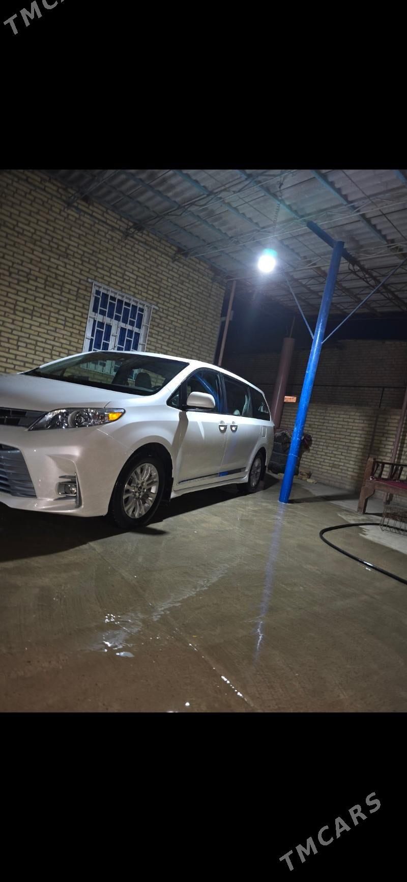 Toyota Sienna 2019 - 480 000 TMT - Туркменабат - img 5