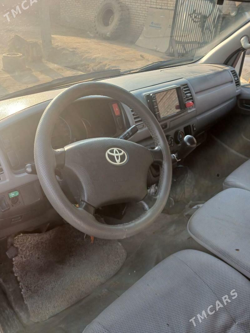 Toyota Hiace 2009 - 290 000 TMT - Сакар - img 3
