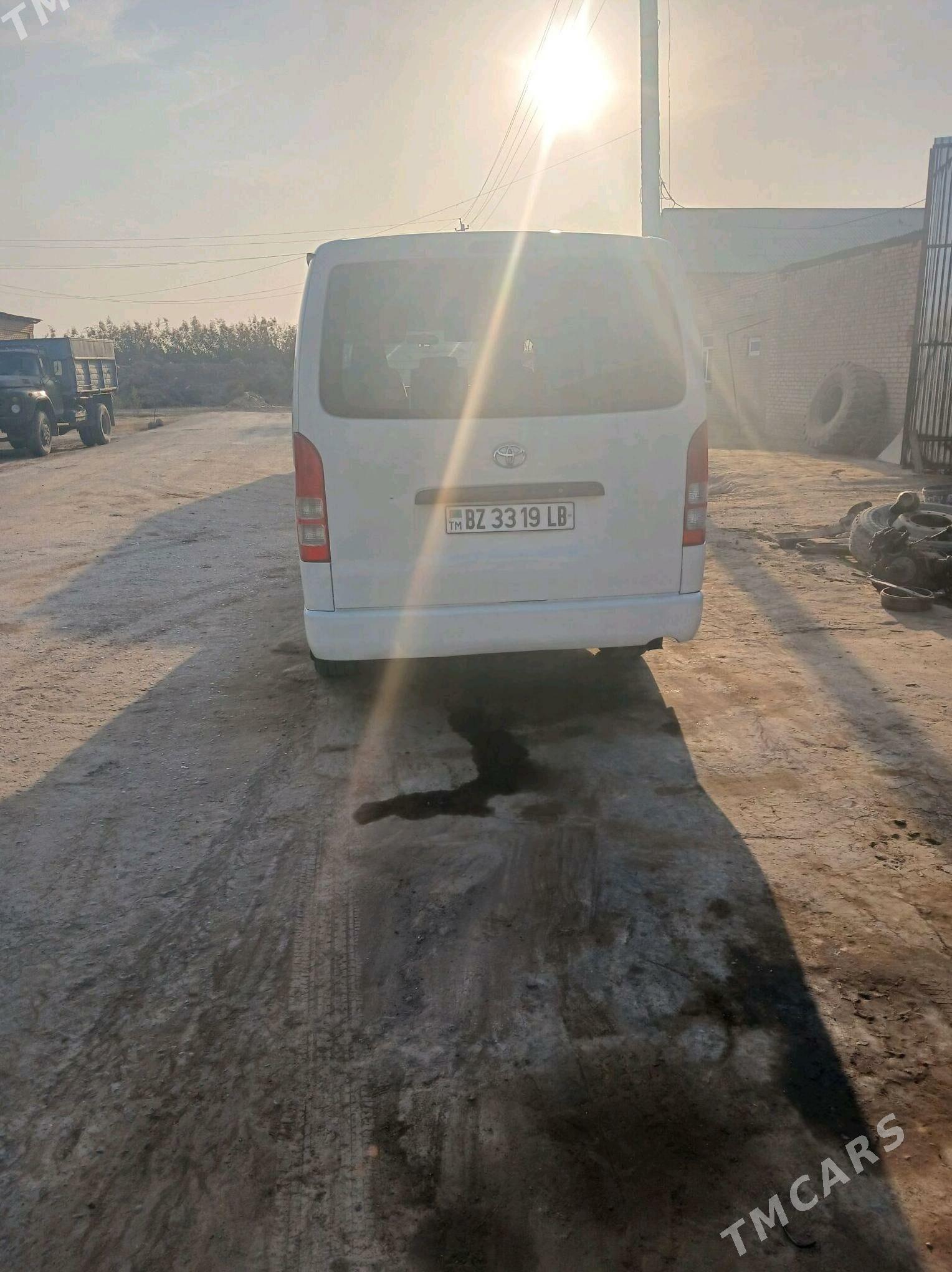 Toyota Hiace 2009 - 290 000 TMT - Сакар - img 1