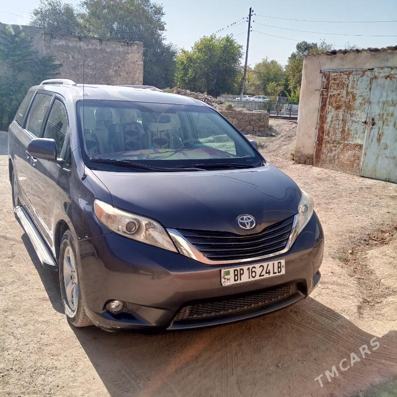 Toyota Sienna 2013 - 310 000 TMT - Магданлы - img 7