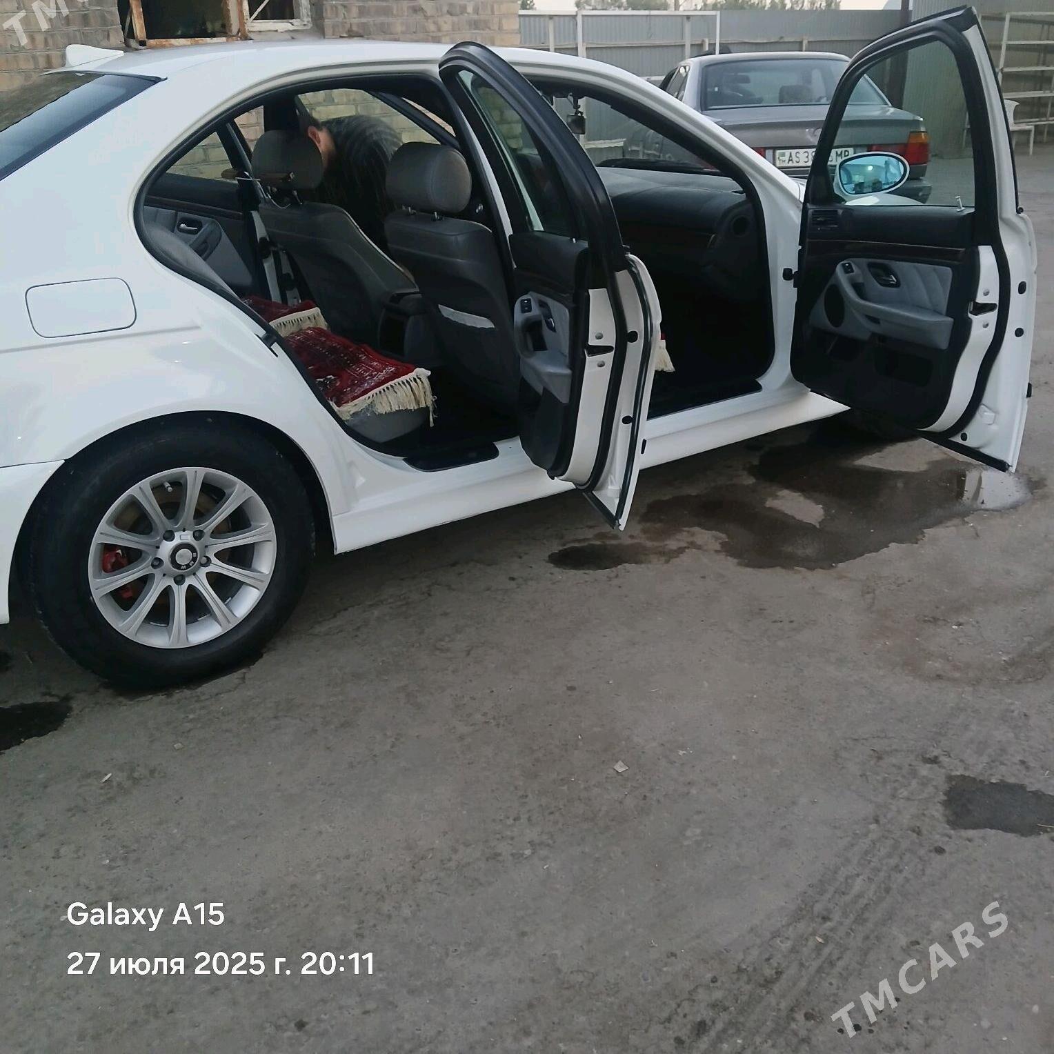 BMW E39 2002 - 130 000 TMT - Mary - img 2