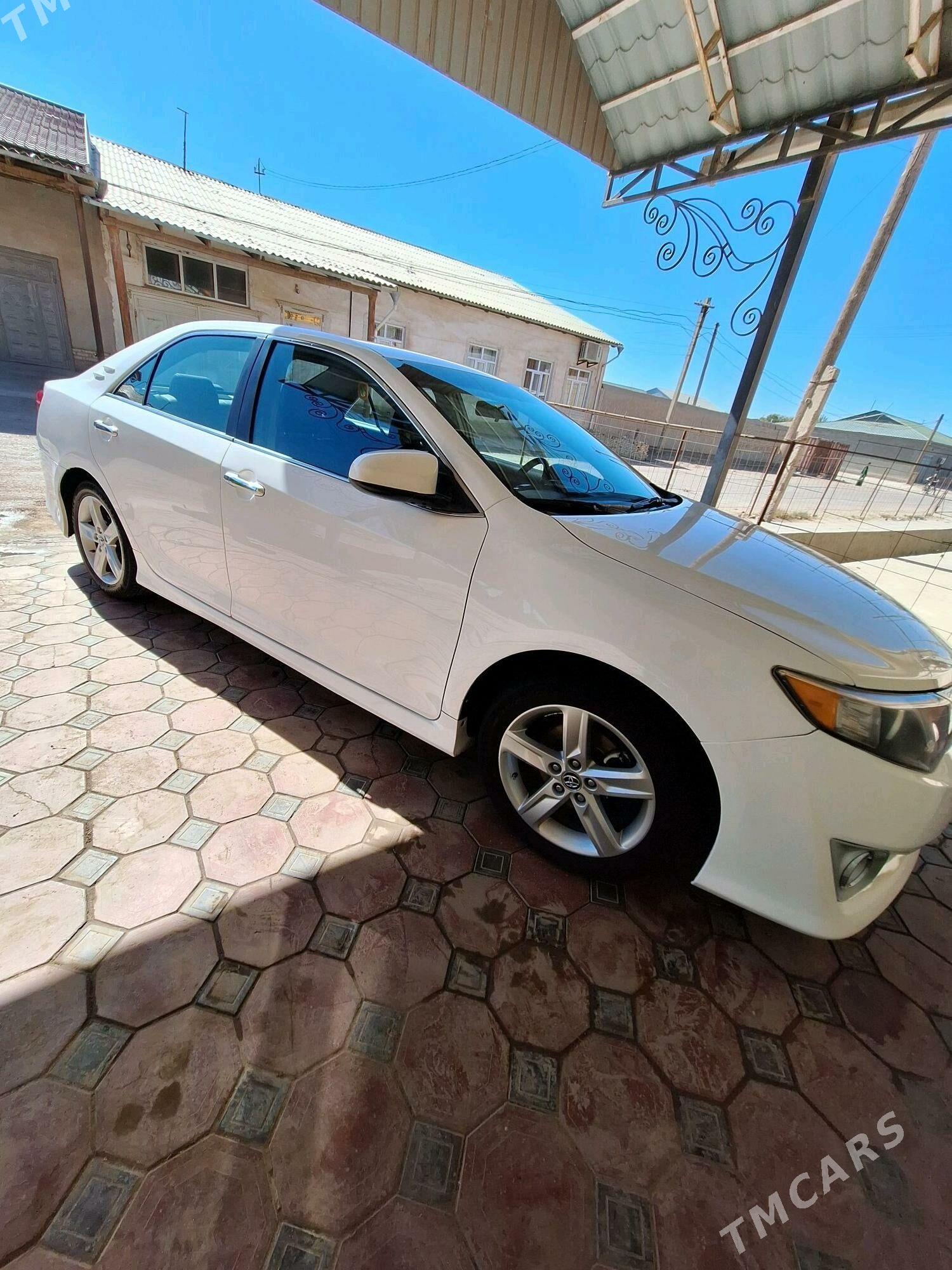 Toyota Camry 2013 - 235 000 TMT - Кёнеургенч - img 2