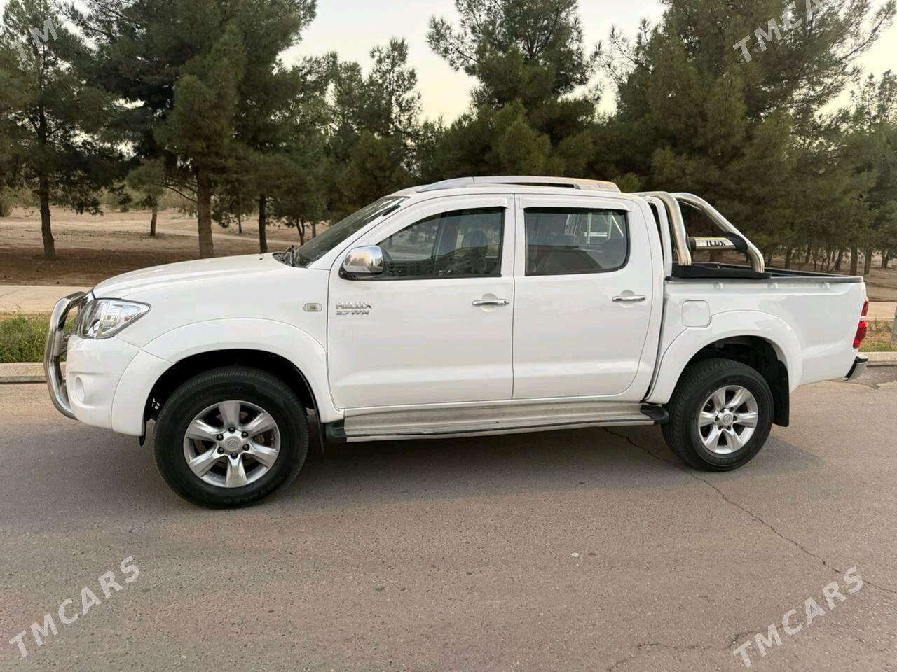 Toyota Hilux 2011 - 315 000 TMT - Aşgabat - img 2