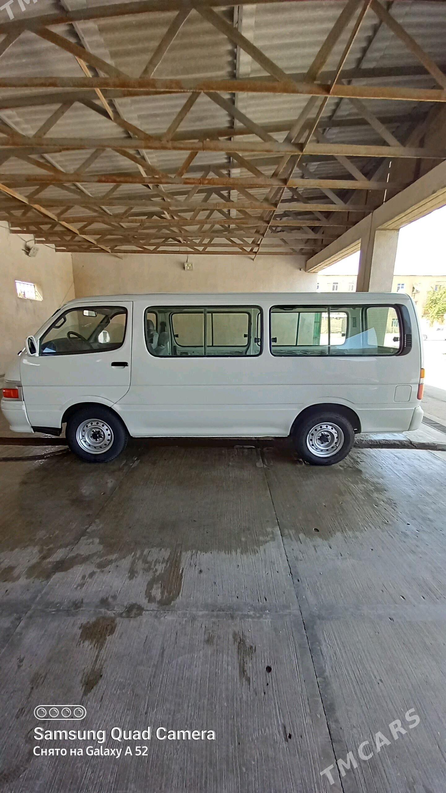 Toyota Hiace 2001 - 120 000 TMT - Теджен - img 3