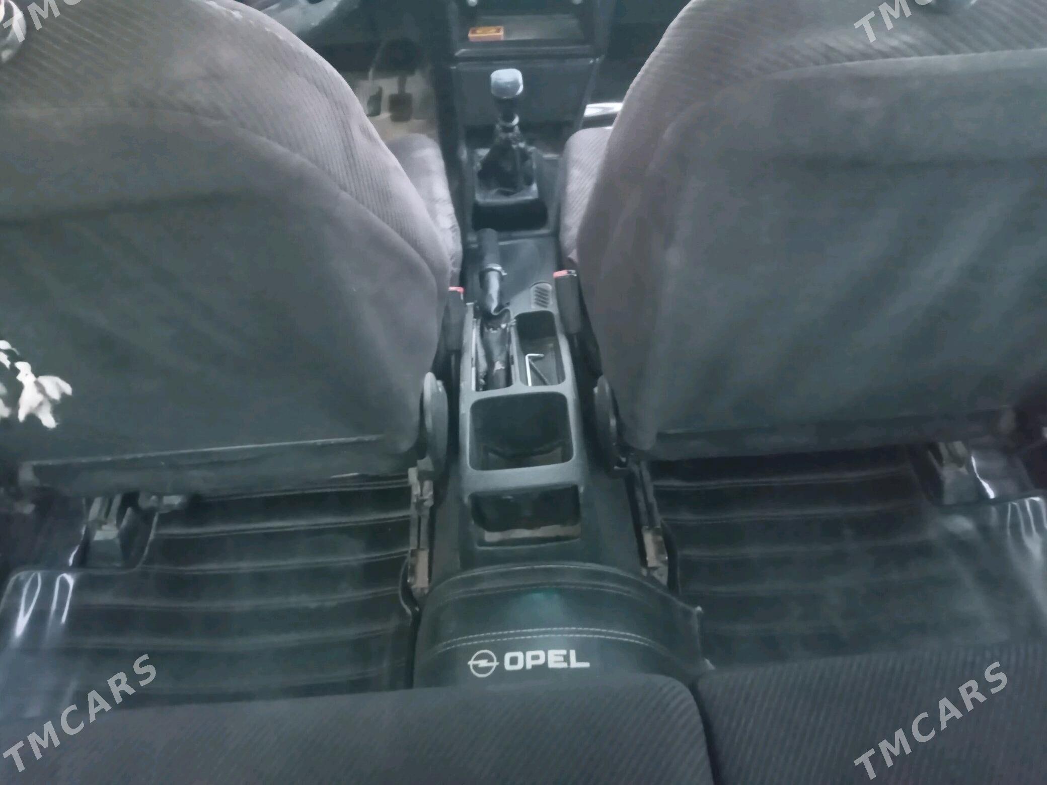Opel Vectra 1995 - 29 000 TMT - Бахарден - img 1