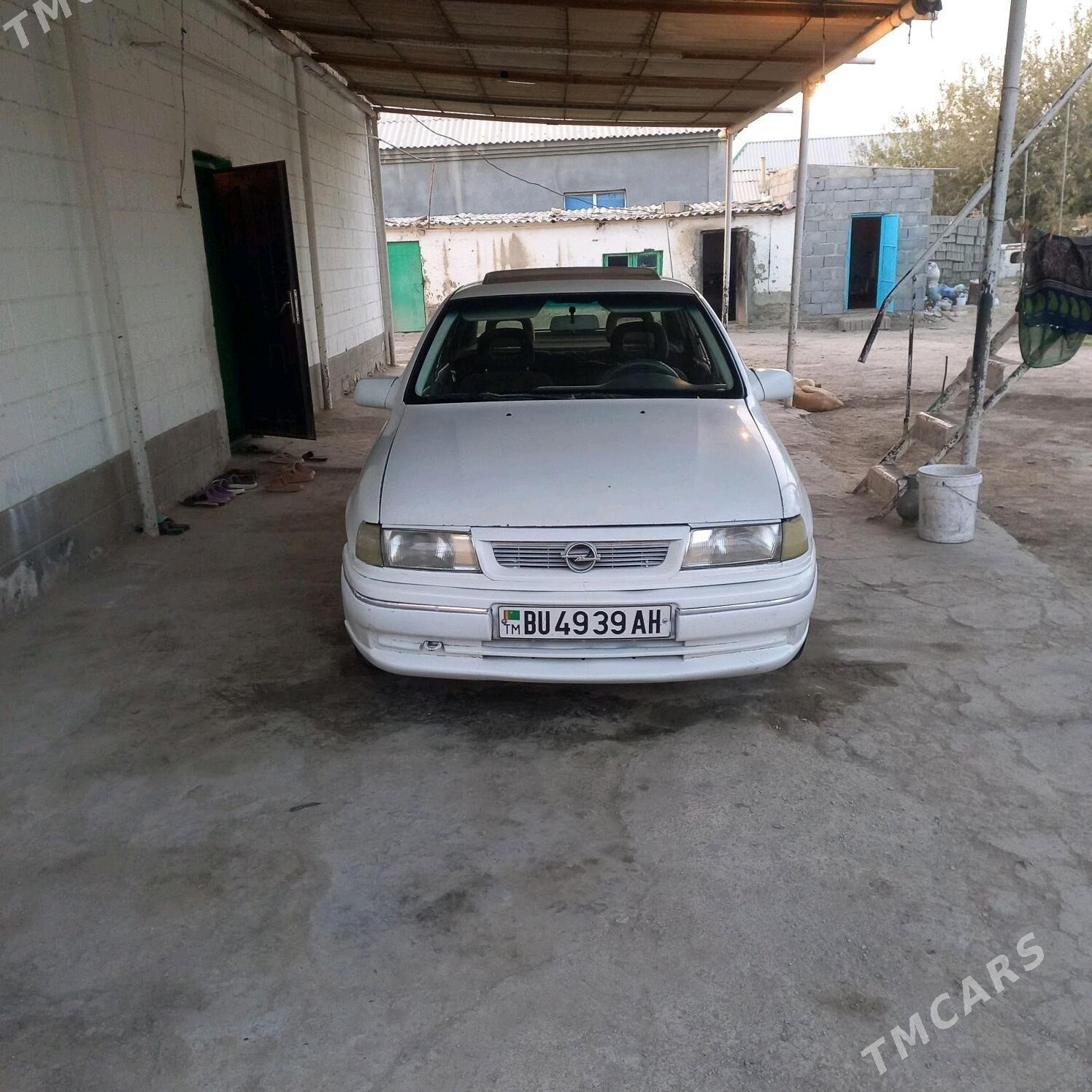 Opel Vectra 1994 - 35 000 TMT - Бахарден - img 5