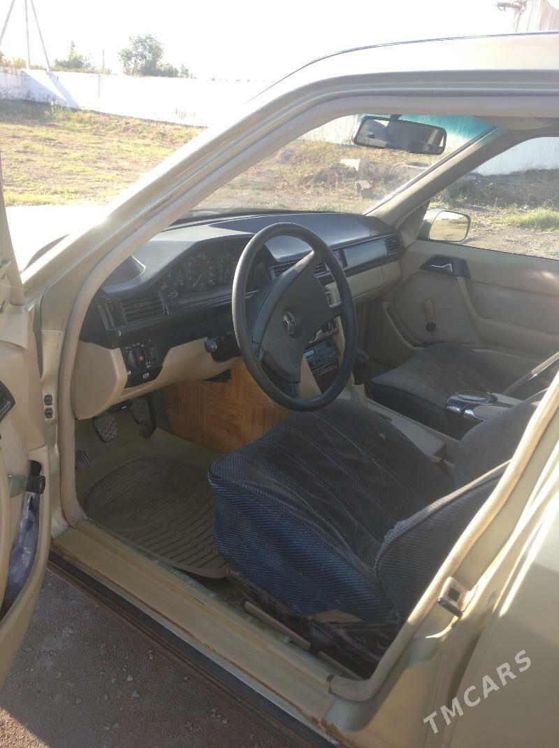 Mercedes-Benz 230E 1985 - 45 000 TMT - Болдумсаз - img 1