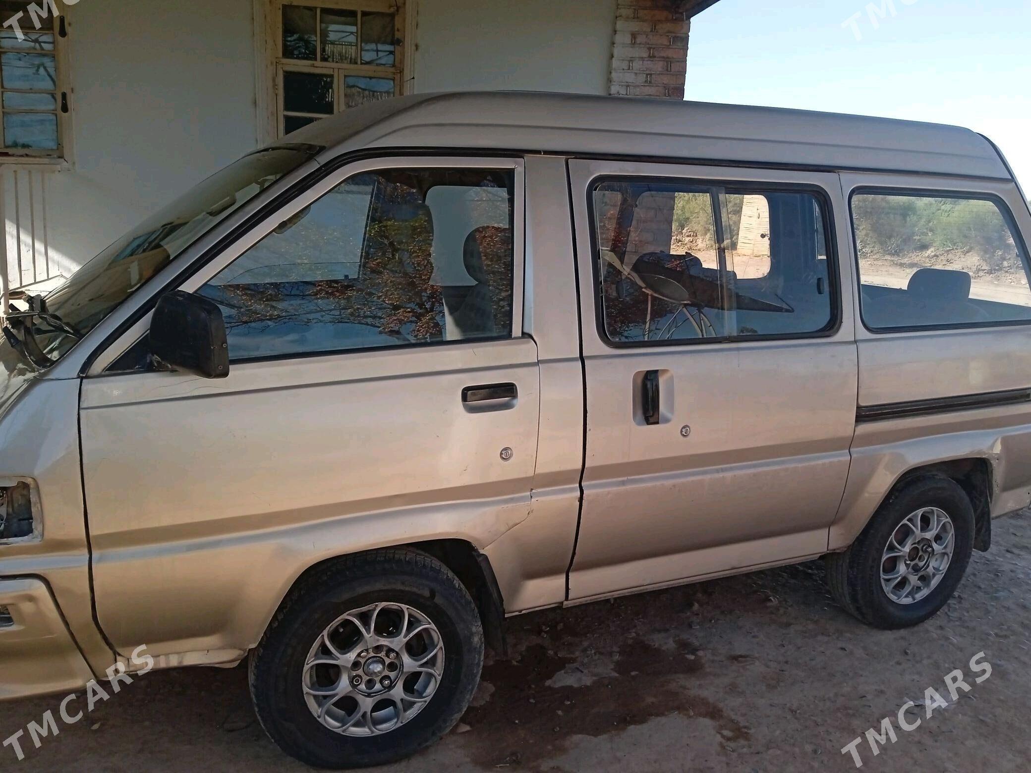 Toyota Town Ace 1989 - 25 000 TMT - Сакарчага - img 1