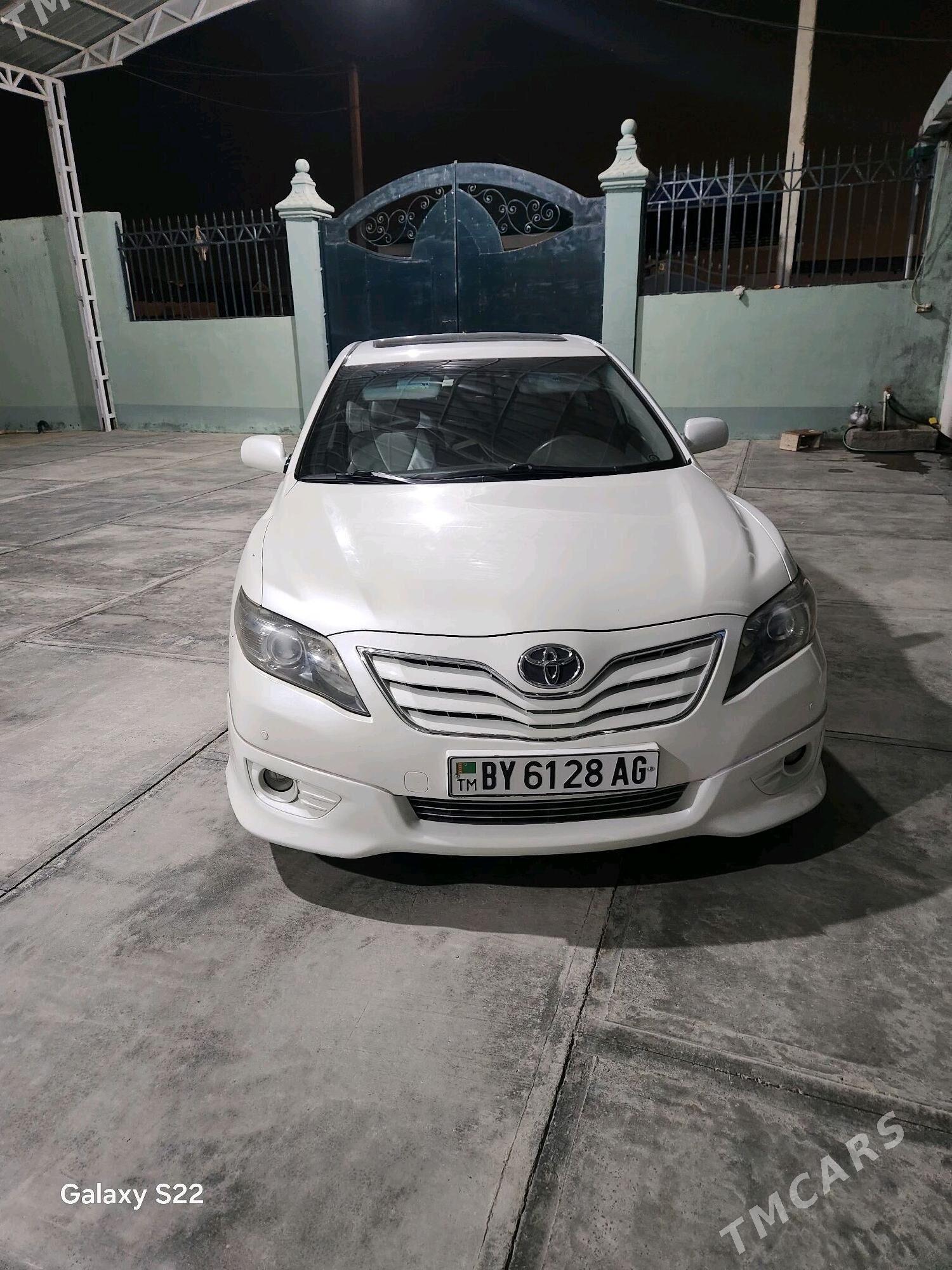 Toyota Camry 2011 - 220 000 TMT - Бузмеин - img 4