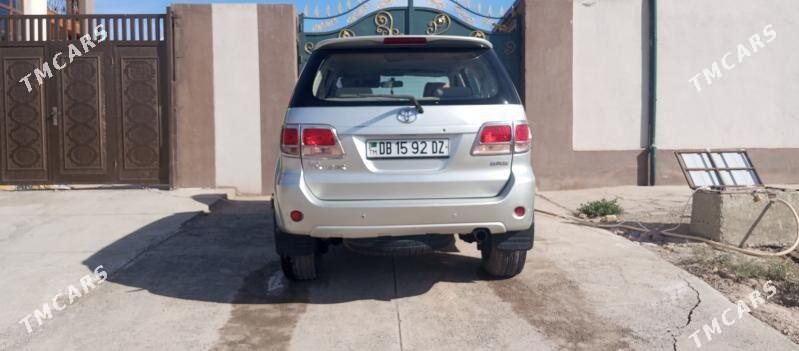 Toyota Fortuner 2008 - 260 000 TMT - Дашогуз - img 4