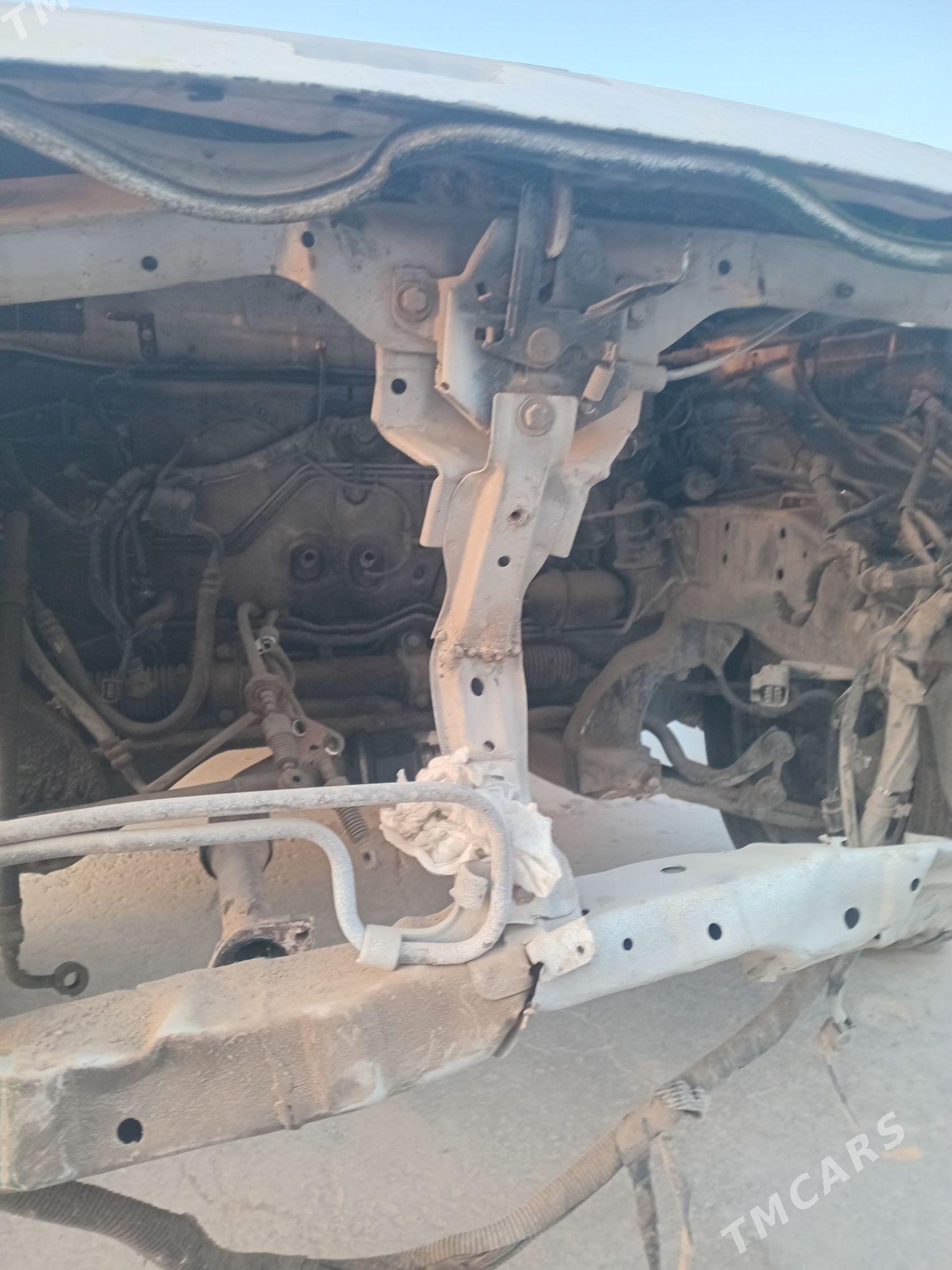 Hyundai Elantra 2000 - 10 000 TMT - Бузмеин - img 8