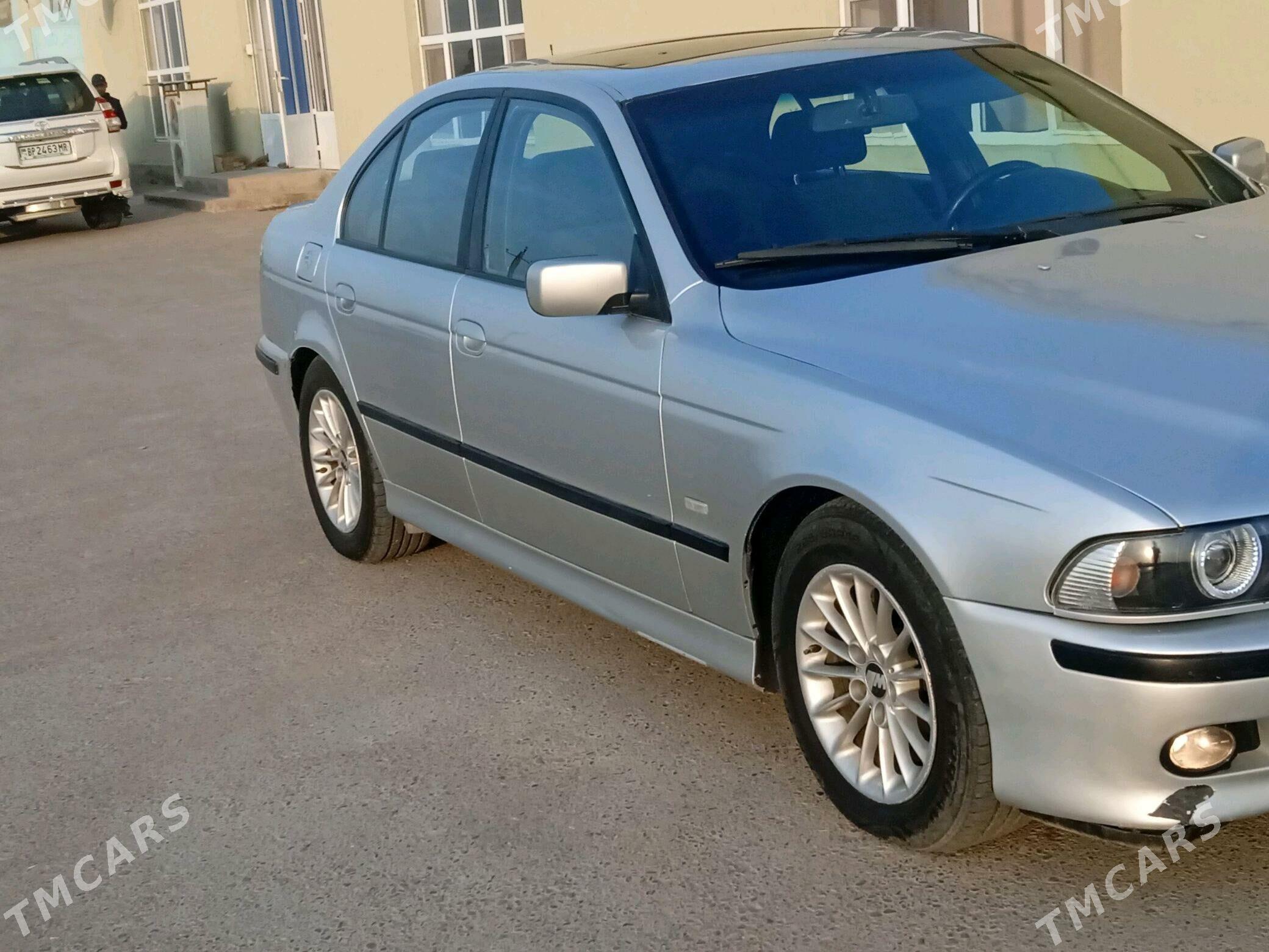 BMW E39 2002 - 120 000 TMT - Мары - img 3